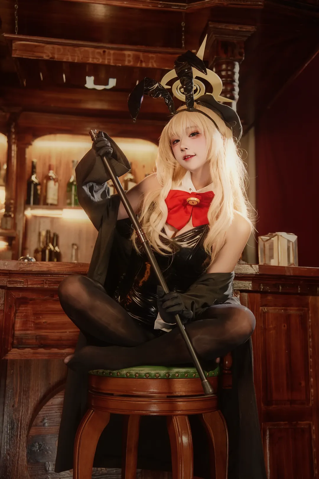 蔚蓝档案, 兔女郎, 笑面教授cos, cosplay摄影, 实景酒吧 - 第3张