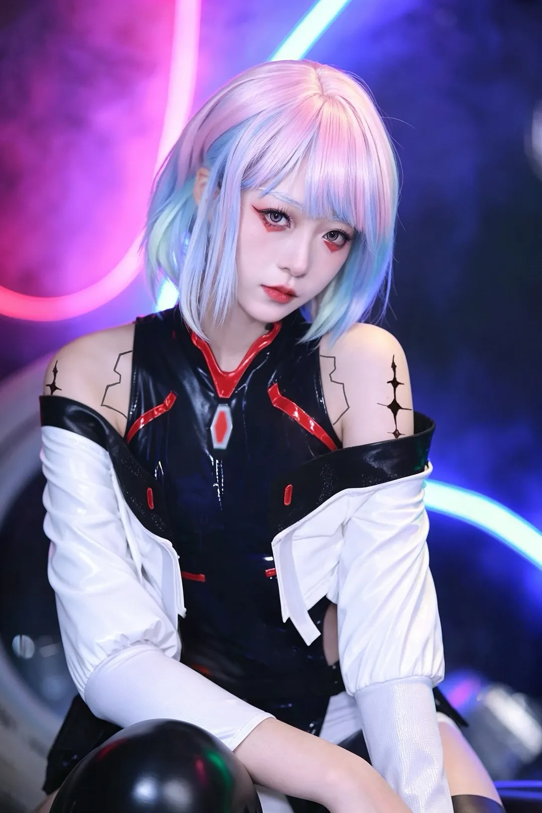 鸣潮, 霓虹灯光, 露西cos, 边缘行者联动, 赛博朋克cosplay