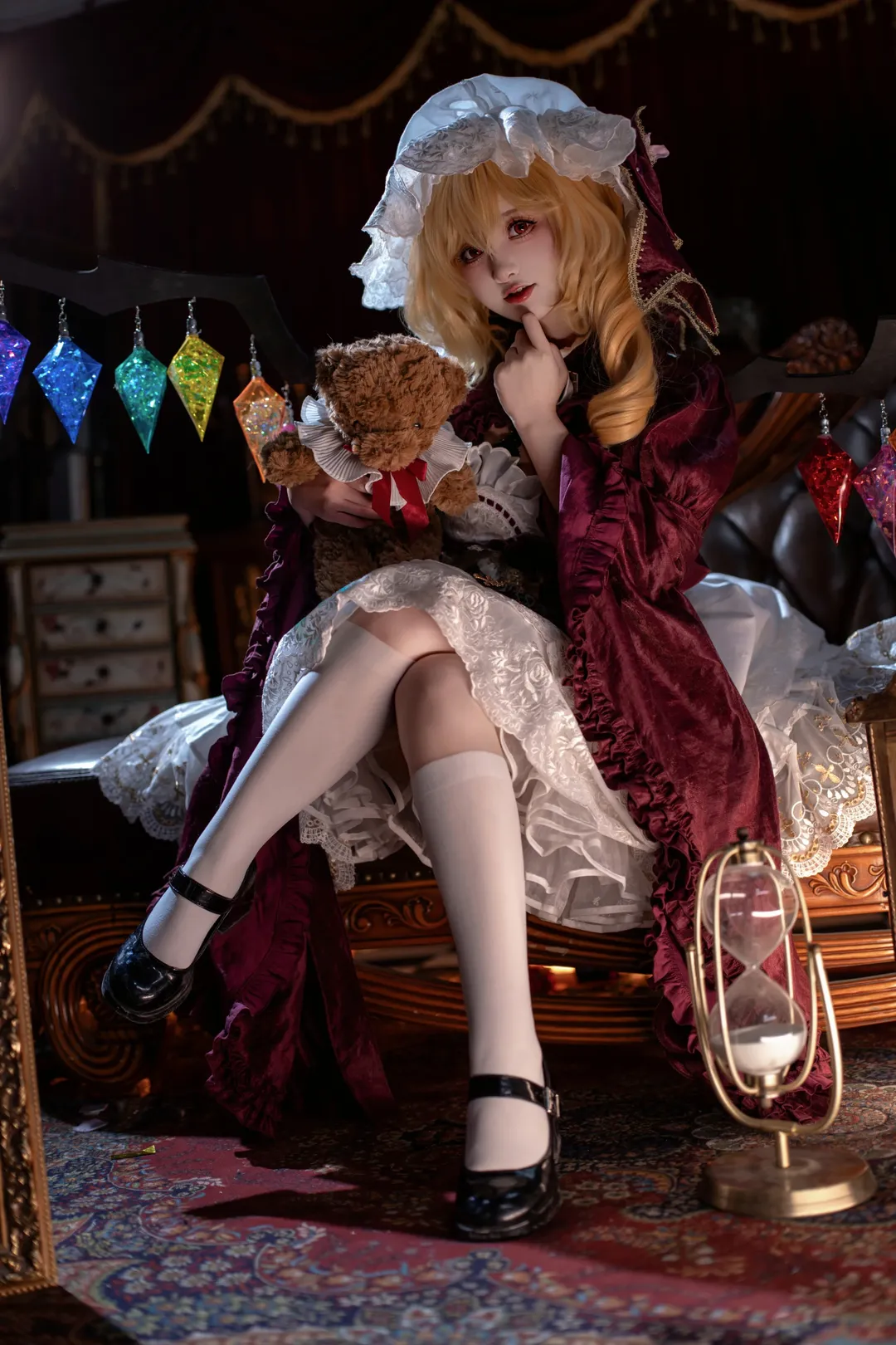 东方project, 芙兰朵露cos, 哥特风cosplay, 洋娃娃妆造, 复古暗调摄影 - 第1张