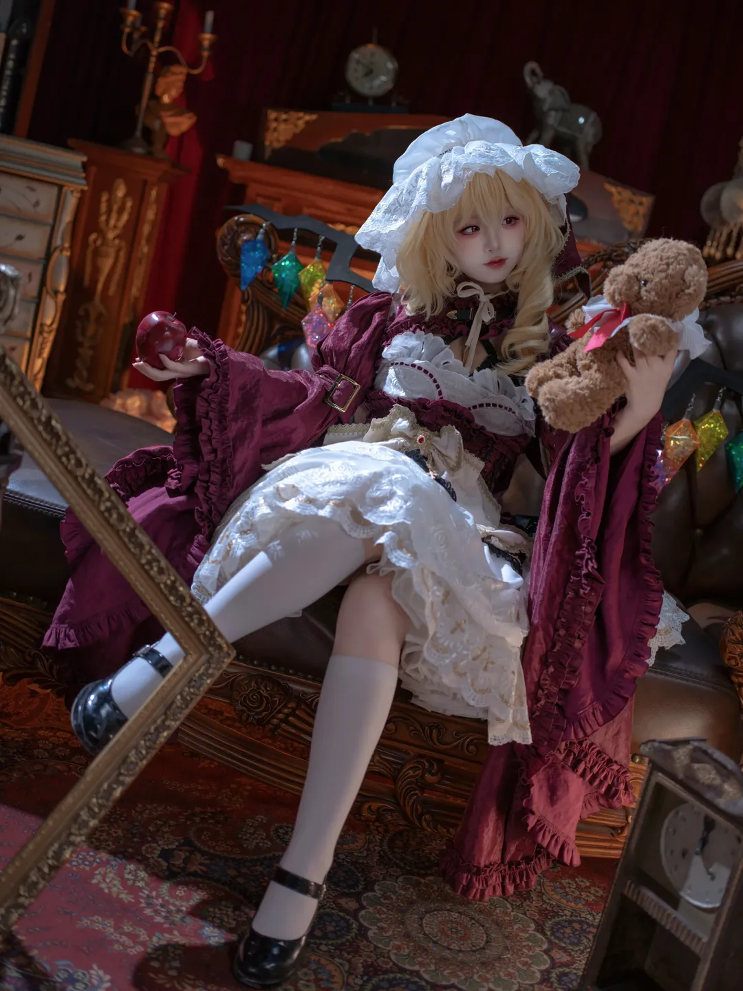 东方project, 芙兰朵露cos, 哥特风cosplay, 洋娃娃妆造, 复古暗调摄影 - 第2张