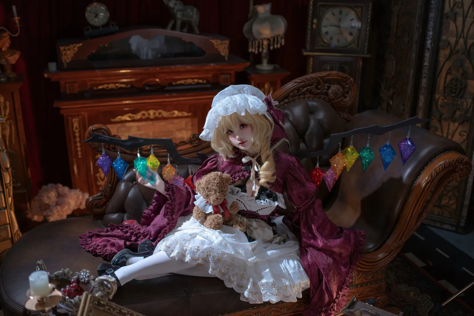 东方project, 芙兰朵露cos, 哥特风cosplay, 洋娃娃妆造, 复古暗调摄影