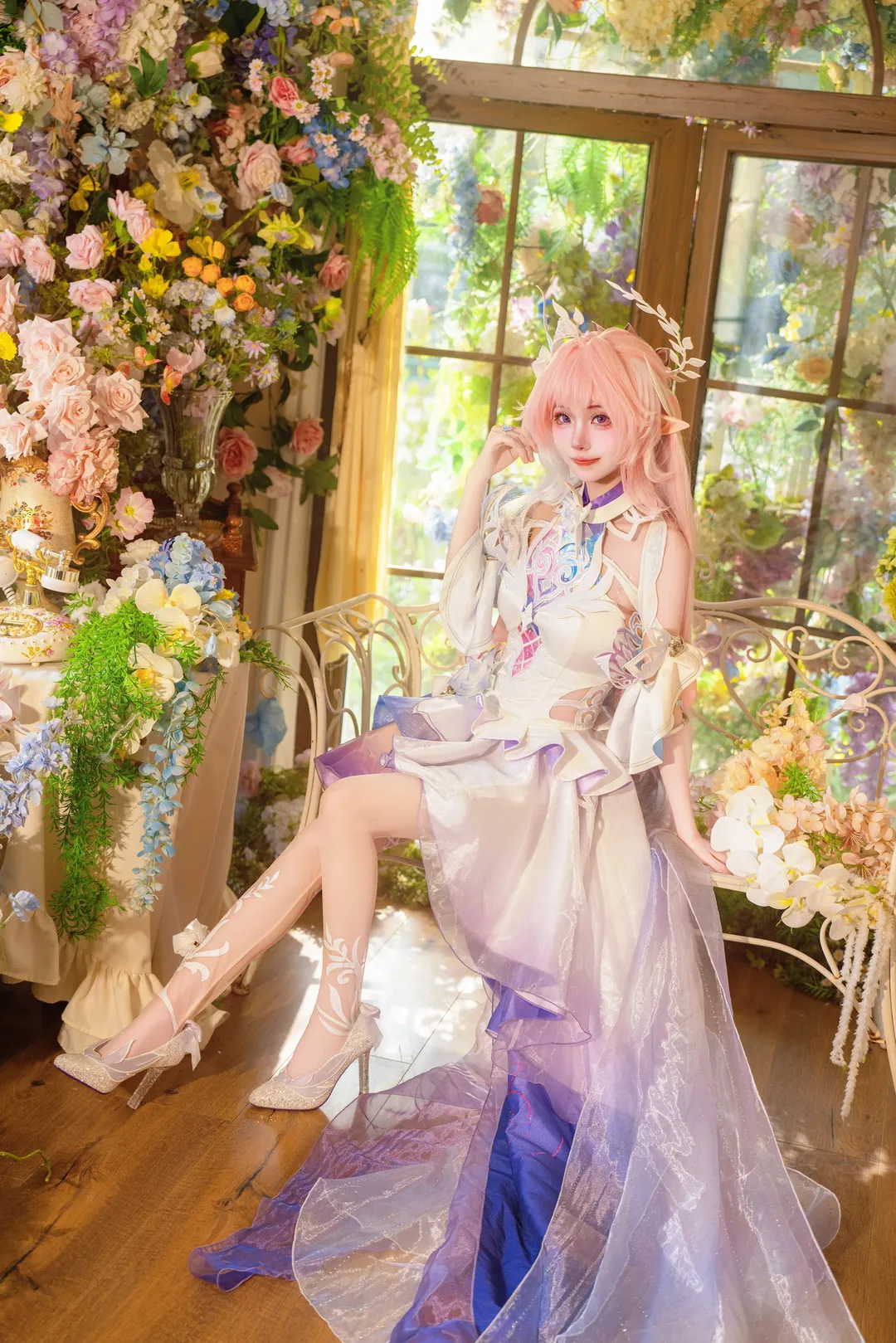 ロールプレイ, キュレネ コスプレ, 崩壊：スターレイル, 花畑の撮影, 二次元コスプレ - 1枚目