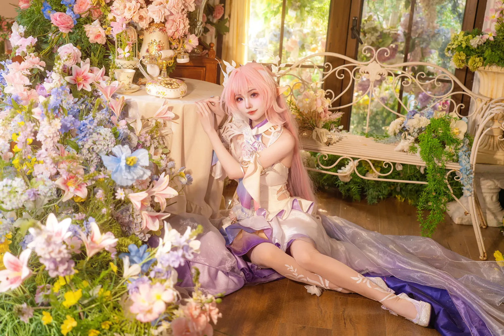 ロールプレイ, キュレネ コスプレ, 崩壊：スターレイル, 花畑の撮影, 二次元コスプレ - 3枚目