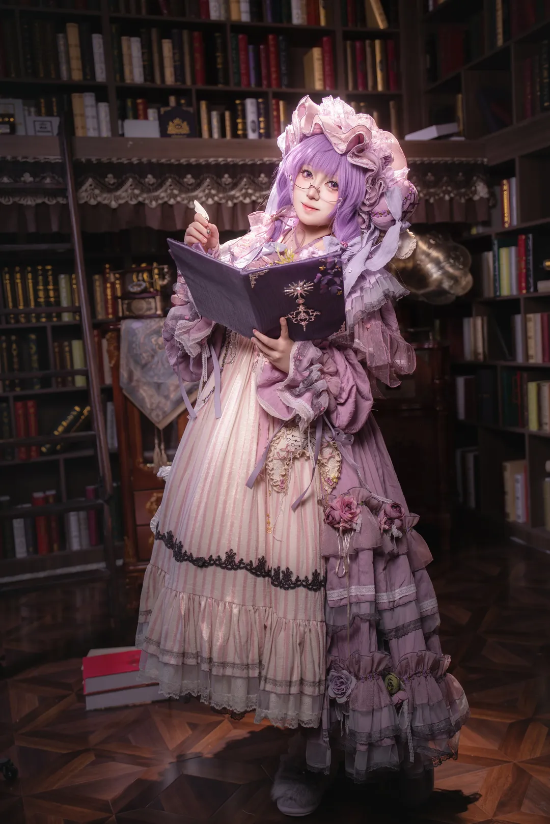 东方Project, 帕秋莉cos, cosplay正片, 洛丽塔摄影, 复古图书馆 - 第1张