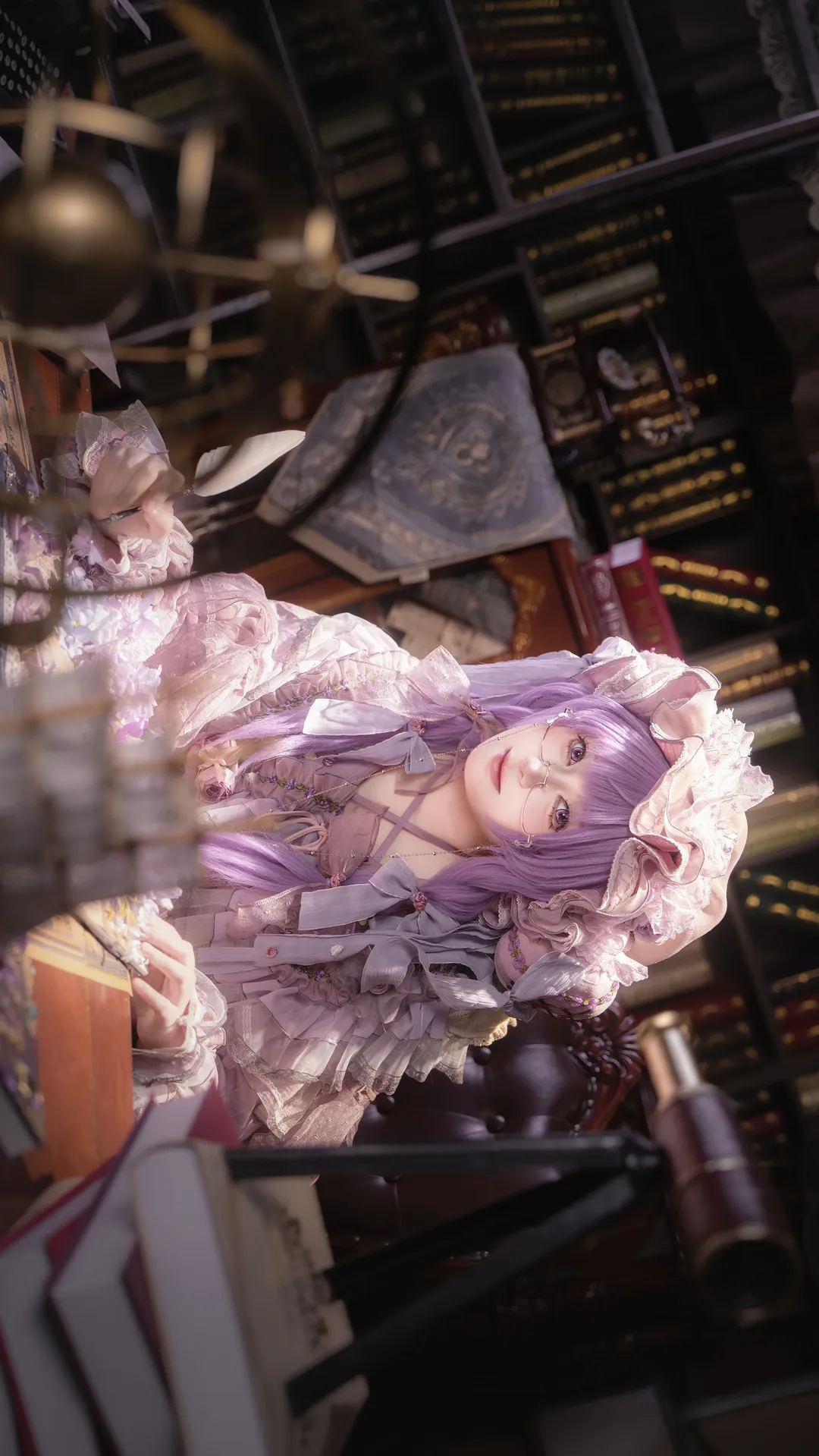 东方Project, 帕秋莉cos, cosplay正片, 洛丽塔摄影, 复古图书馆 - 第4张