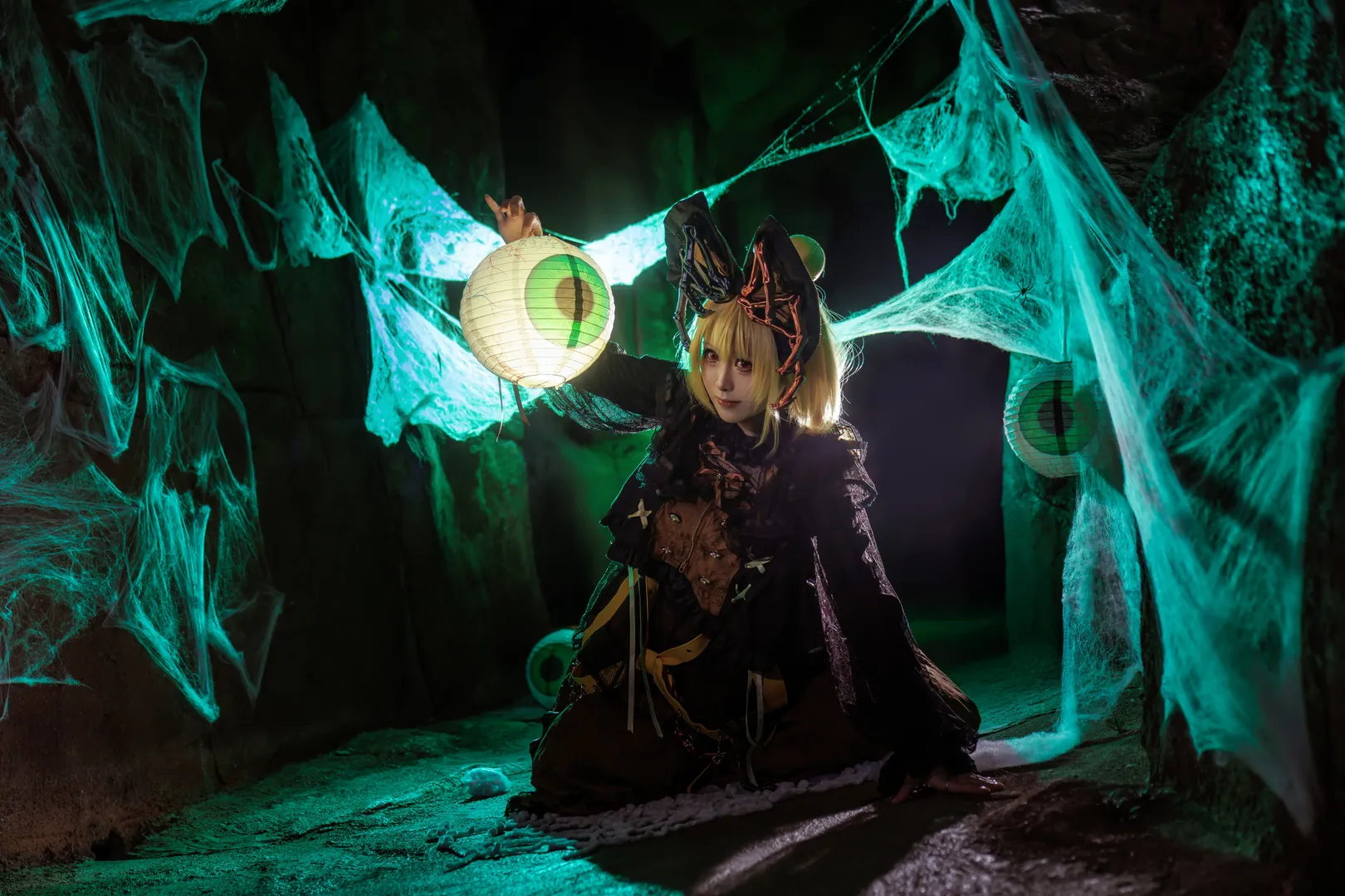 东方Project, 哥特风cosplay, 黑谷山女cos, 眼球提灯, 洞穴摄影 - 第4张