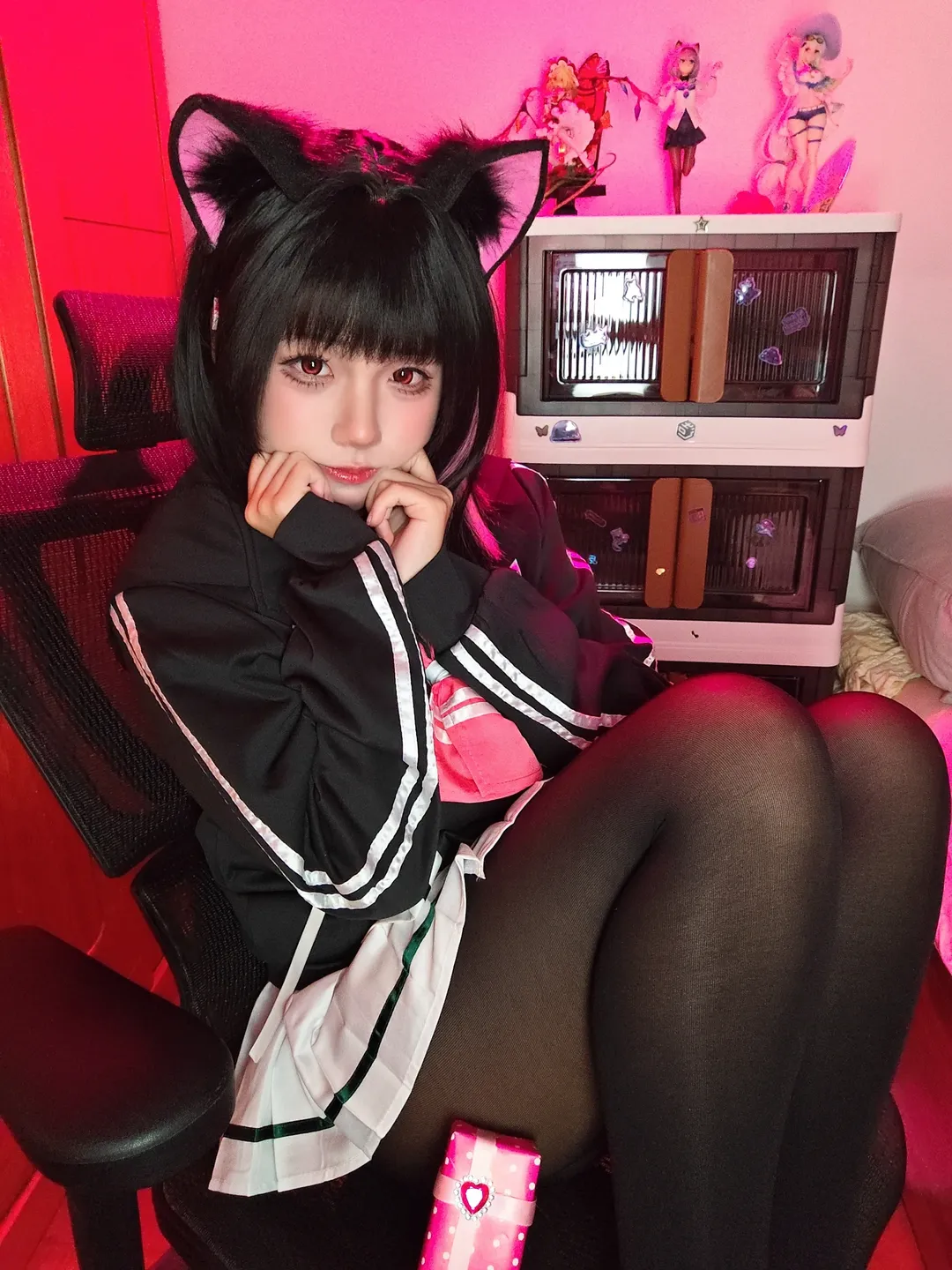 蔚蓝档案, 二次元cosplay, 杏山和纱cos, 猫耳萌妹, 校园风穿搭