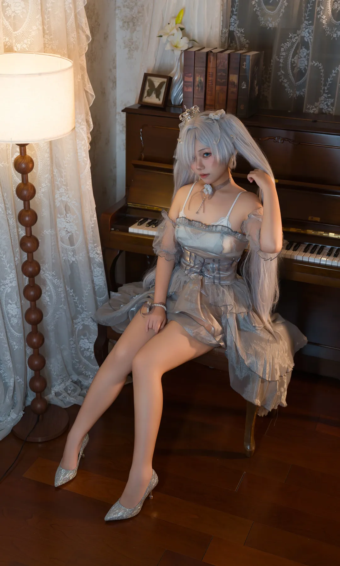 Cosplay摄影, 灰姑娘cos, NIKKE, 银发角色, 室内棚拍 - 第9张