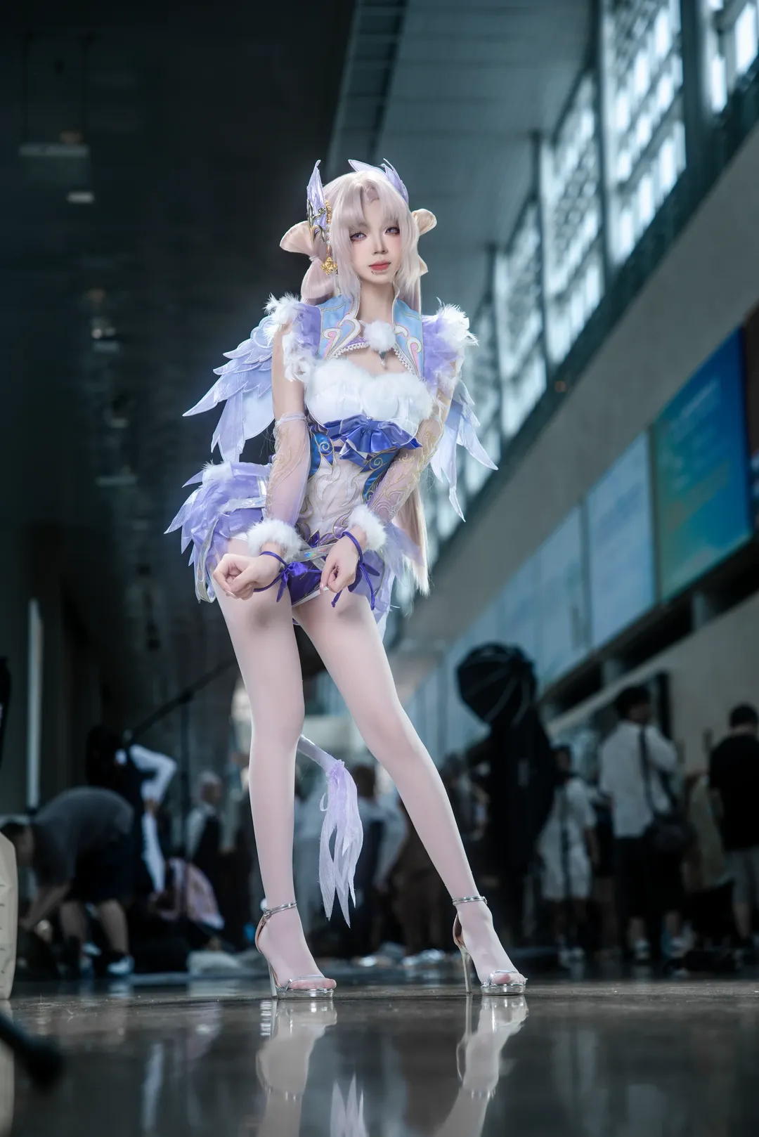 NARAKA: BLADEPOINT, 殷紫萍コスプレ, イベント写真, 二次元コスプレ, 白タイツとハイヒール - 1枚目