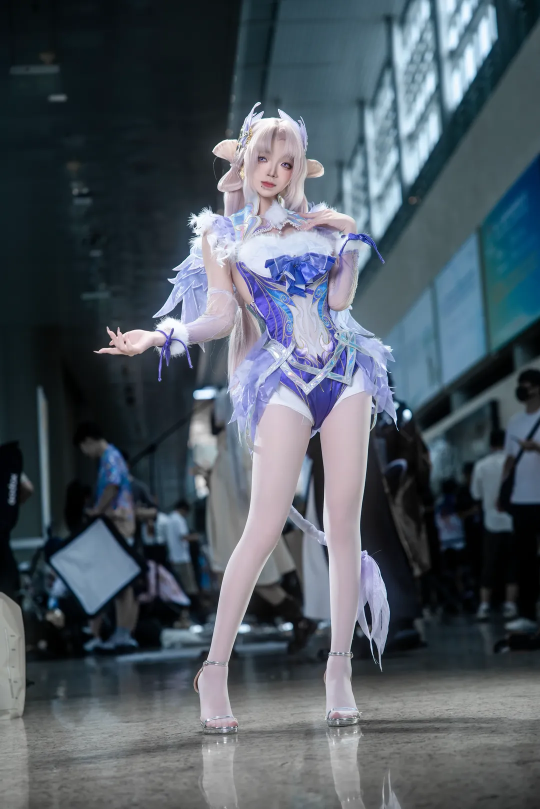 NARAKA: BLADEPOINT, 殷紫萍コスプレ, イベント写真, 二次元コスプレ, 白タイツとハイヒール - 2枚目