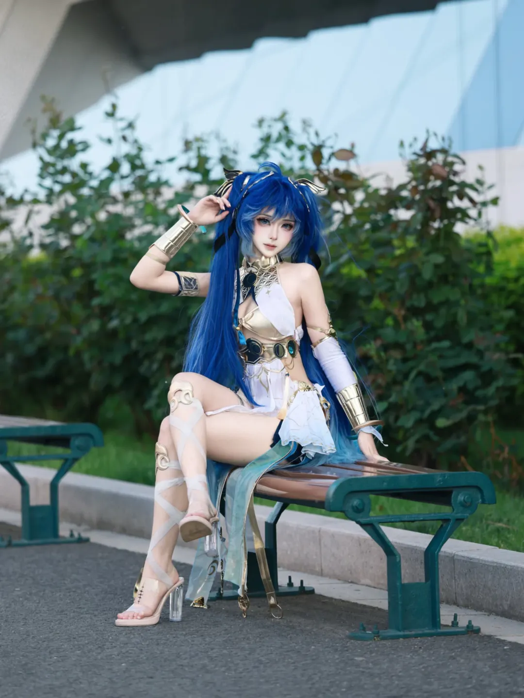 鸣潮, 二次元cosplay, 尤诺cos, 外景摄影, 蓝发少女 - 第2张