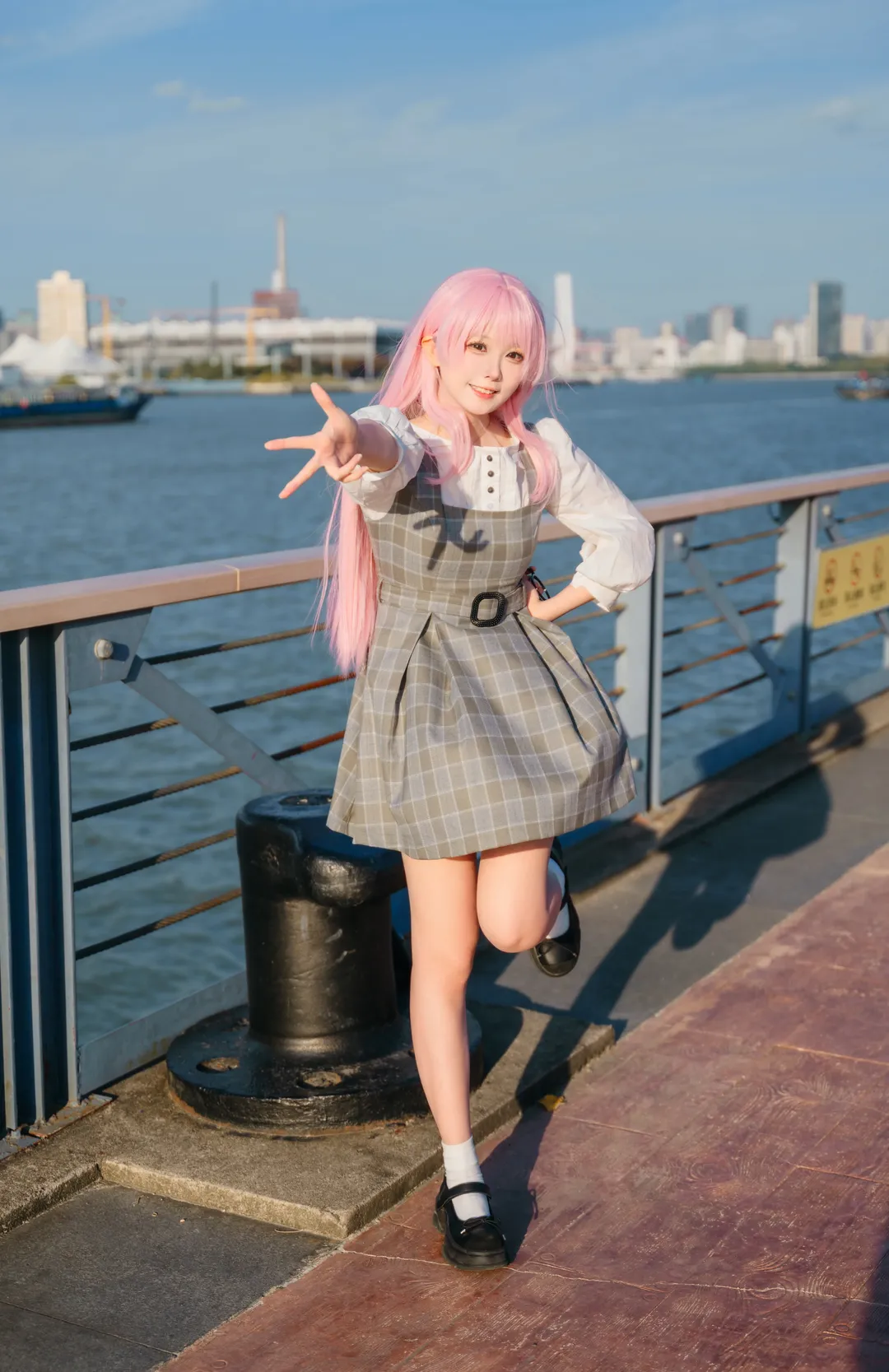 JK制服, ピンクのウィッグ, バンドリ！, 千早愛音 コスプレ, 屋外ポートレート撮影