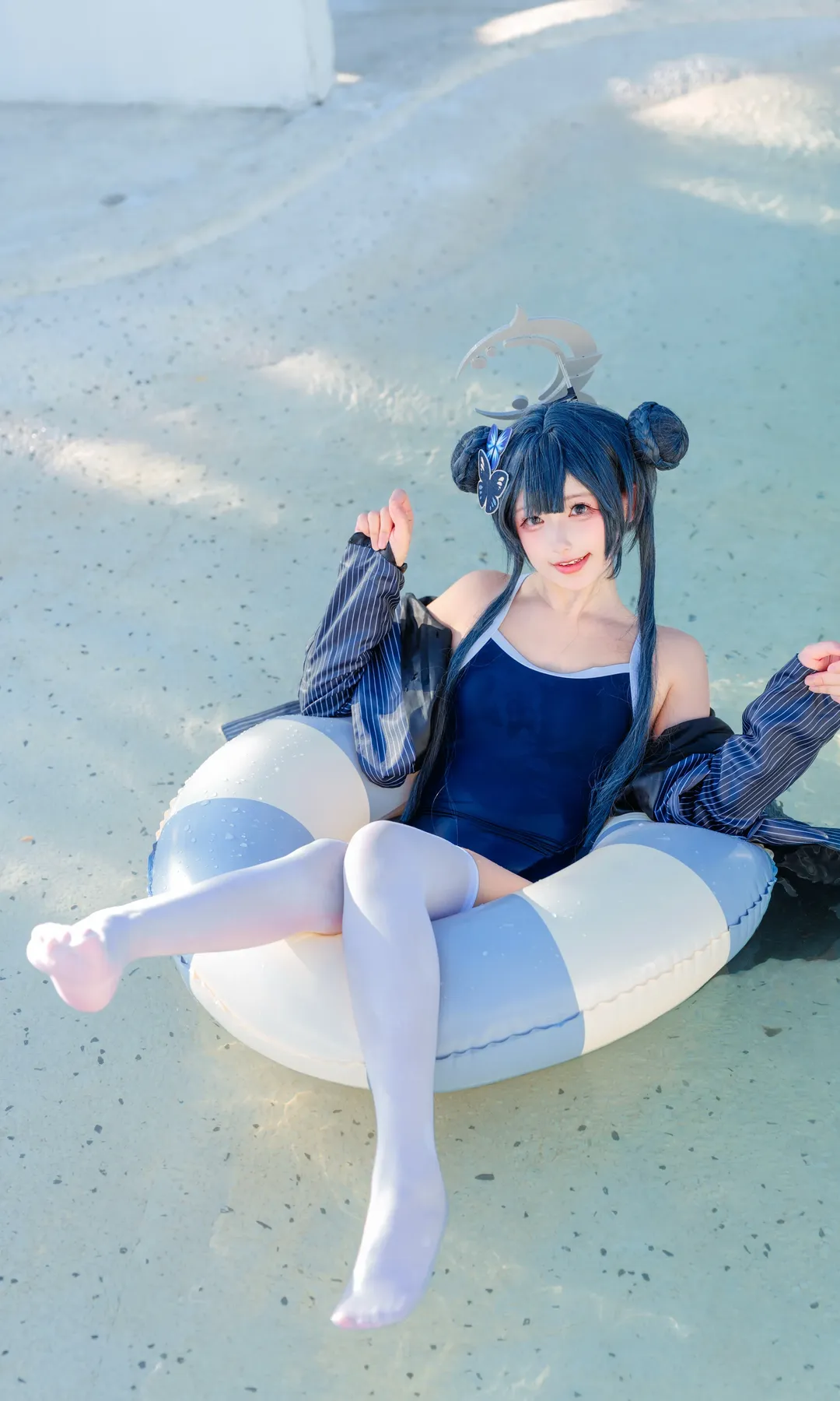ブルーアーカイブ, キサキ コスプレ, アニメコスプレ, 青と白の配色, 水着のロケーション撮影