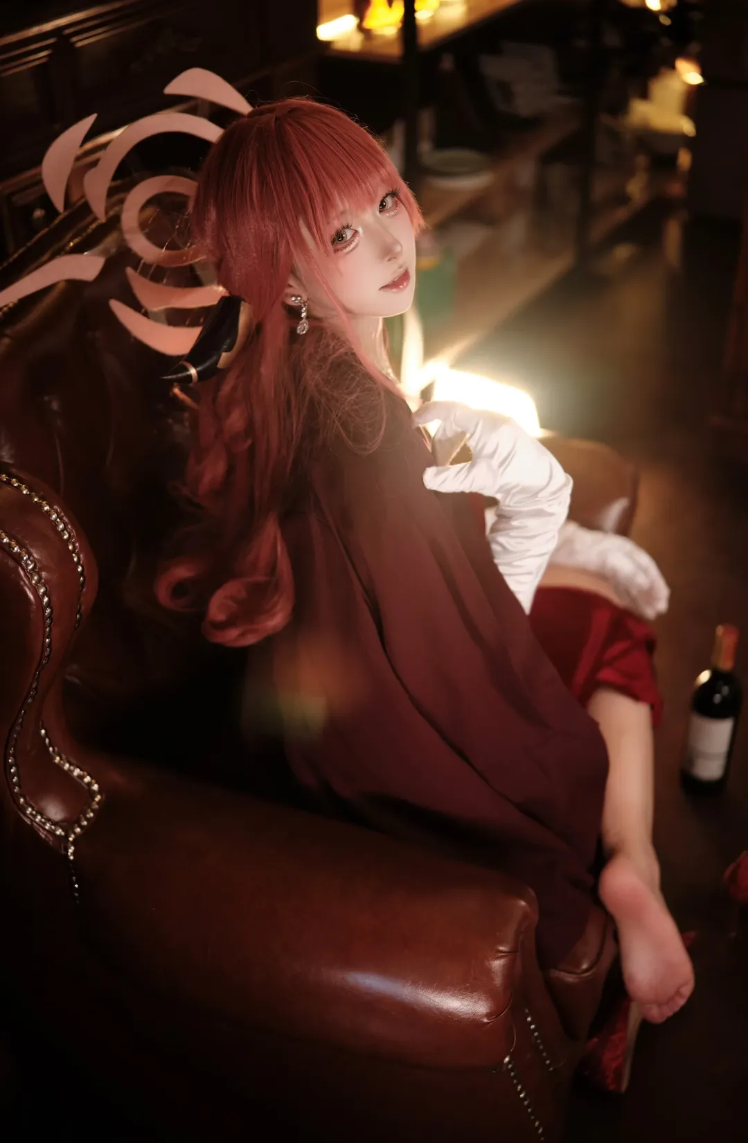 角色还原, 碧蓝档案, 二次元cosplay, 酒吧氛围, 陆八魔爱露cos