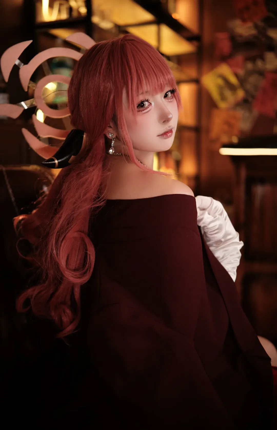 角色还原, 碧蓝档案, 二次元cosplay, 酒吧氛围, 陆八魔爱露cos - 第5张