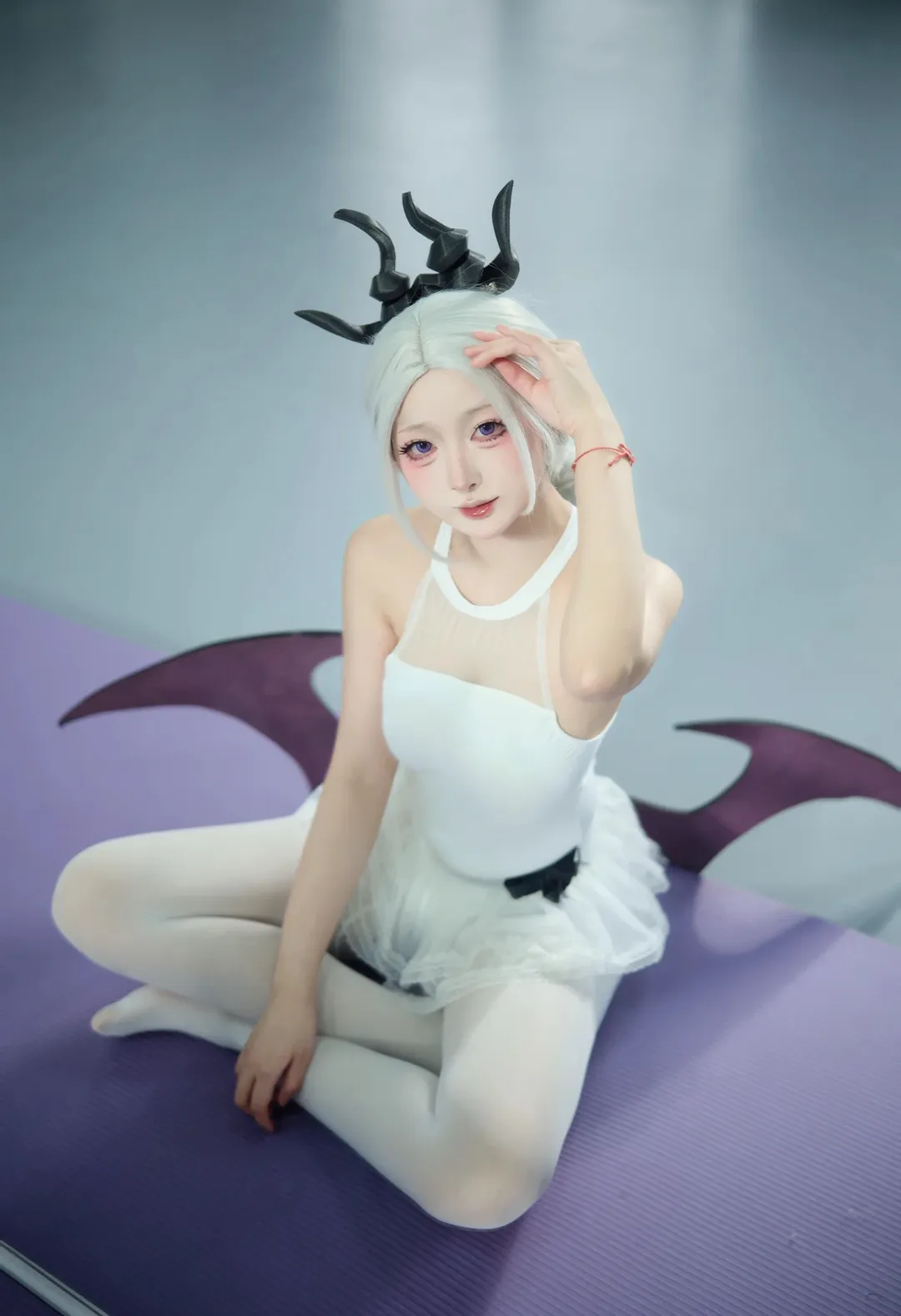 蔚蓝档案, 空崎日奈cos, 芭蕾cosplay, 白色连体衣, 镜面摄影 - 第5张