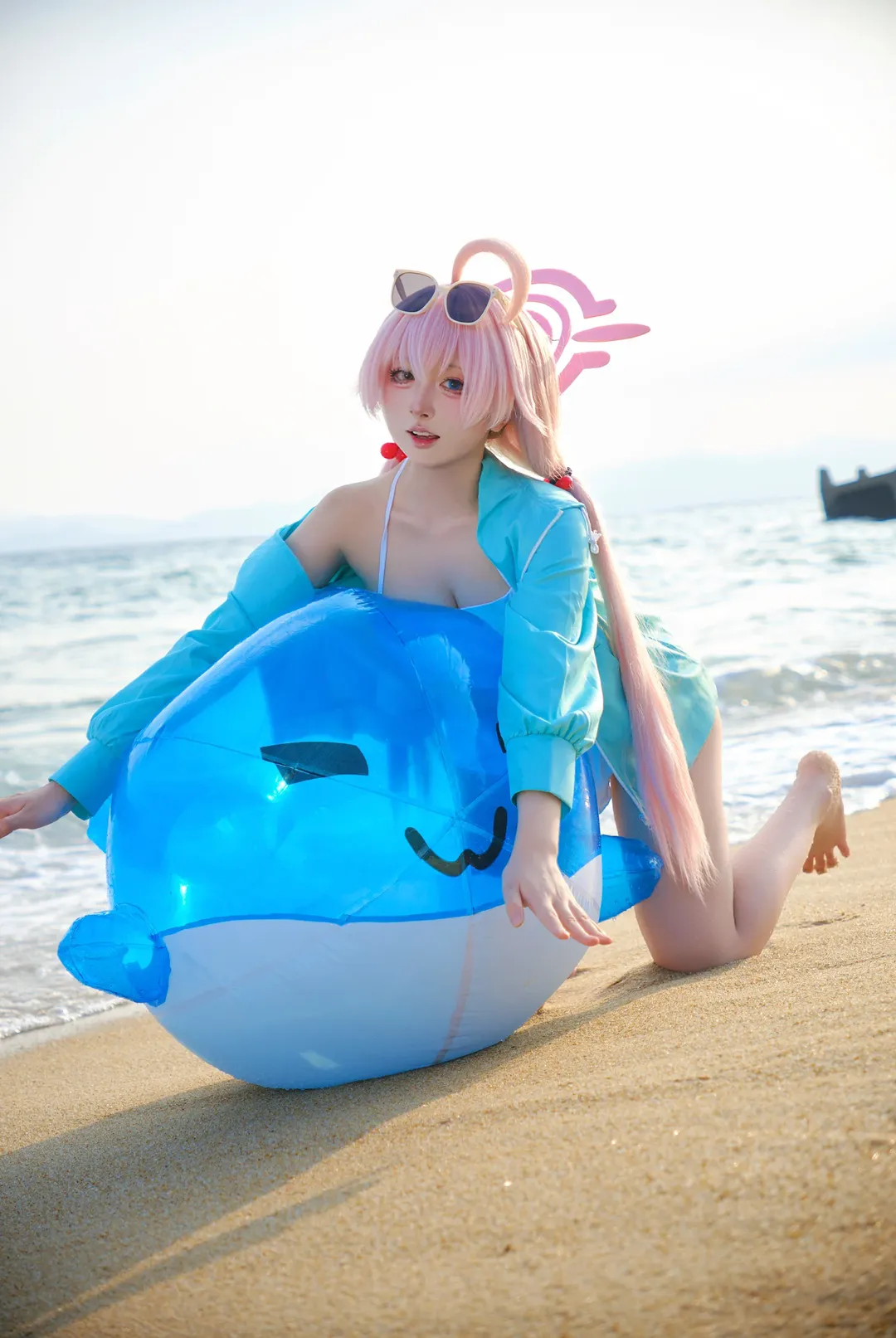 蔚蓝档案, 二次元cosplay, 小鸟游星野cos, 海滩摄影, 泳装还原