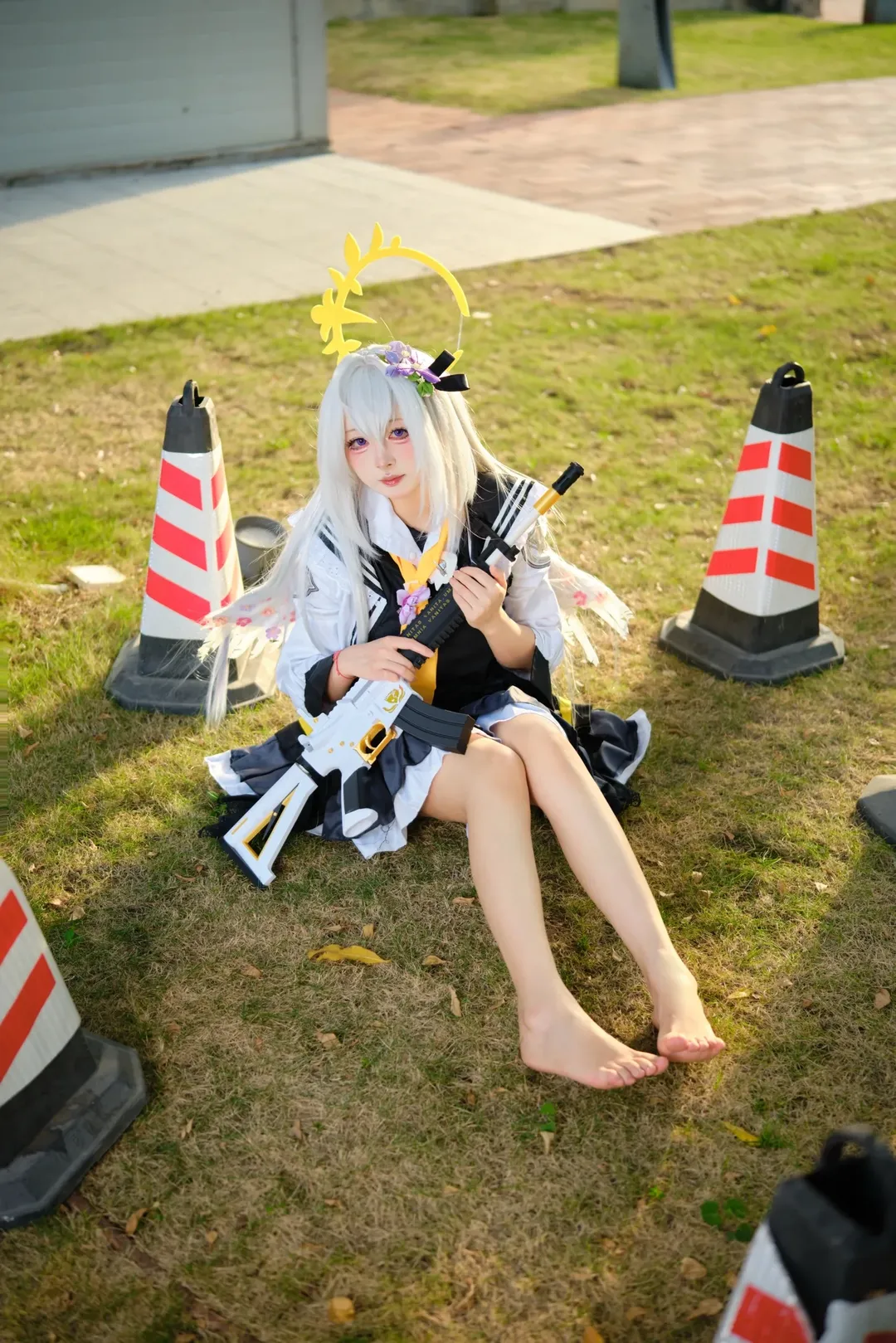Character accuracy, Blue Archive, Shirasu Azusa cosplay, Cosplay photography, Outdoor location - Image 1