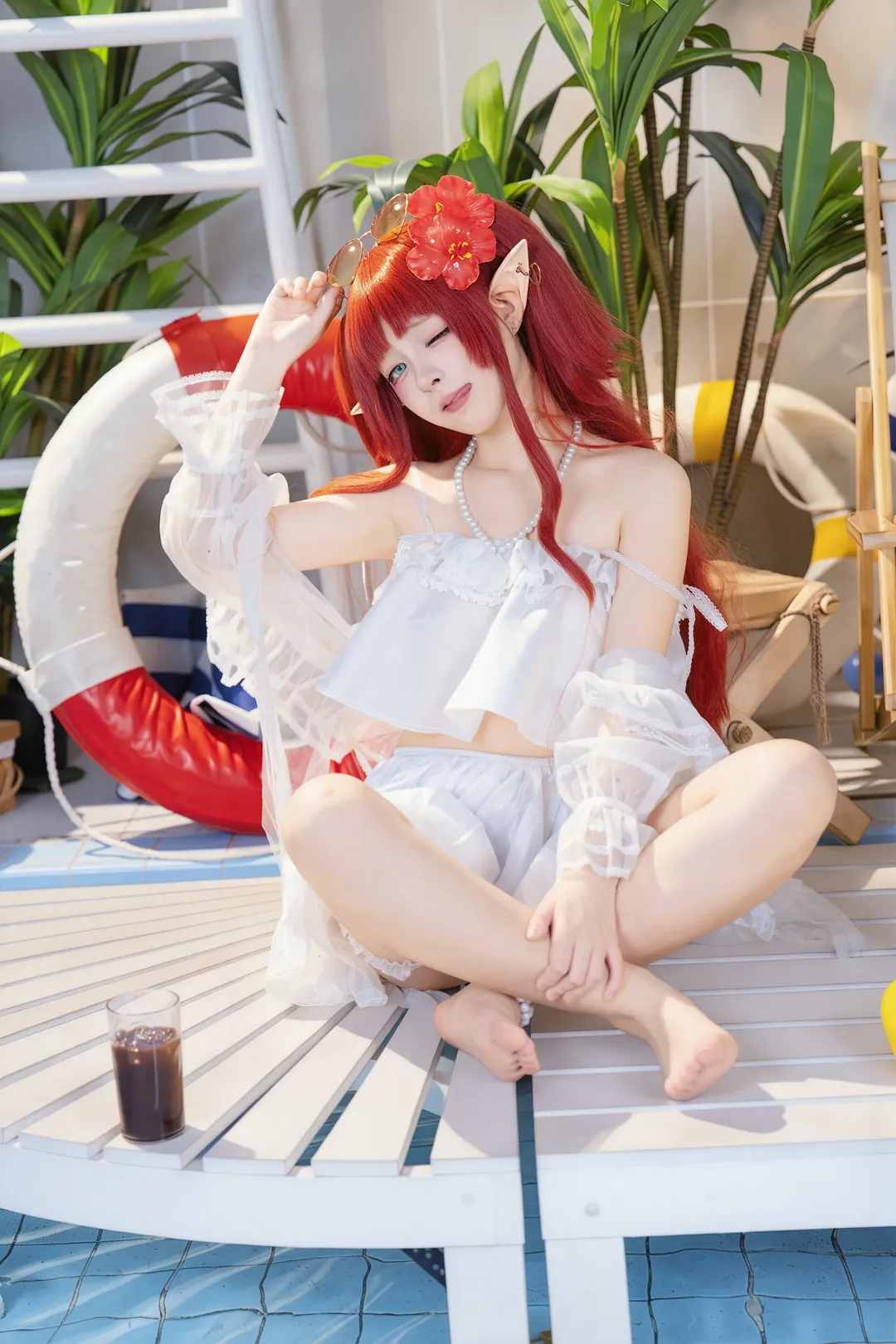 明日方舟, 桃金娘cos, 夏日泳池写真, 红色假发cos, 精灵耳装扮 - 第1张