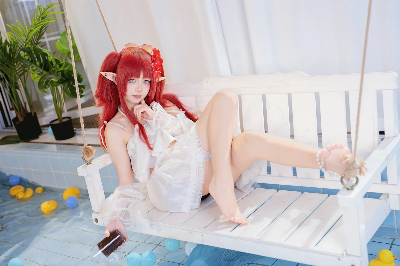 明日方舟, 桃金娘cos, 夏日泳池写真, 红色假发cos, 精灵耳装扮 - 第4张