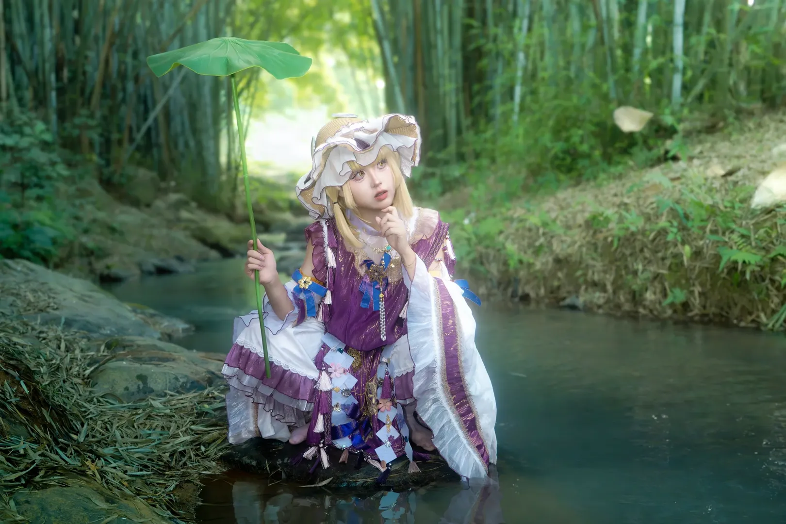 東方Project, 洩矢諏訪子 コスプレ, 竹林でのロケーション撮影, 蓮の葉の小道具コスプレ, 渓流仙侠風 - 1枚目