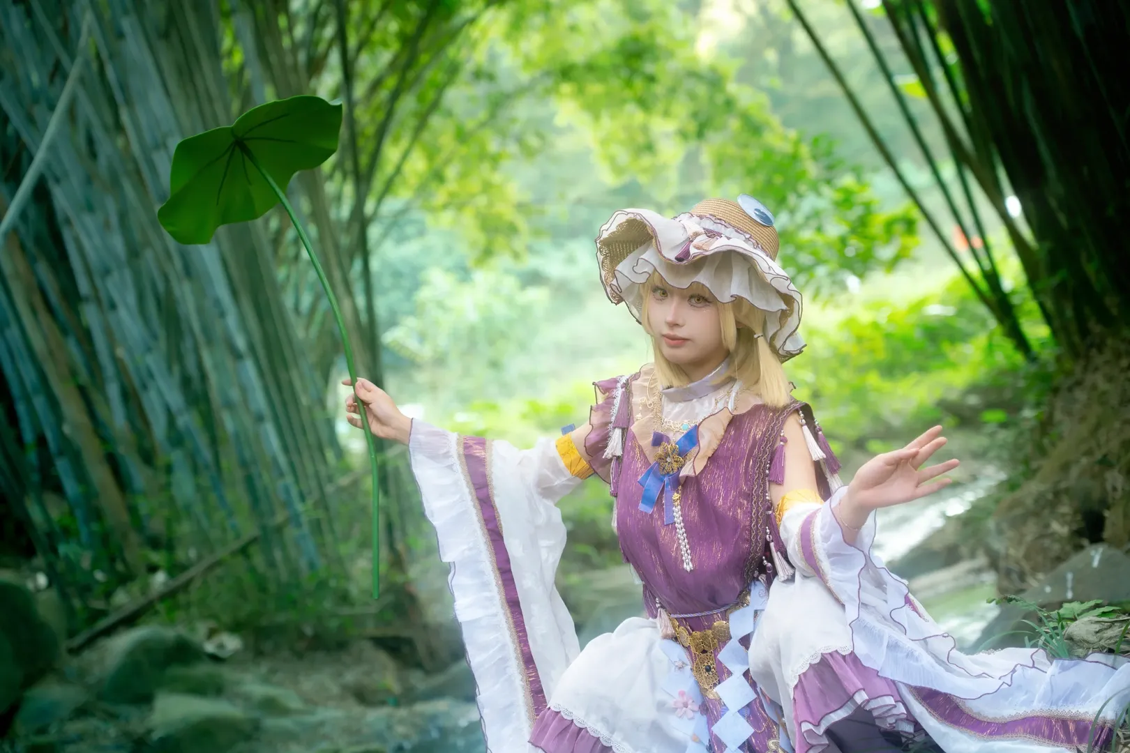 東方Project, 洩矢諏訪子 コスプレ, 竹林でのロケーション撮影, 蓮の葉の小道具コスプレ, 渓流仙侠風 - 3枚目