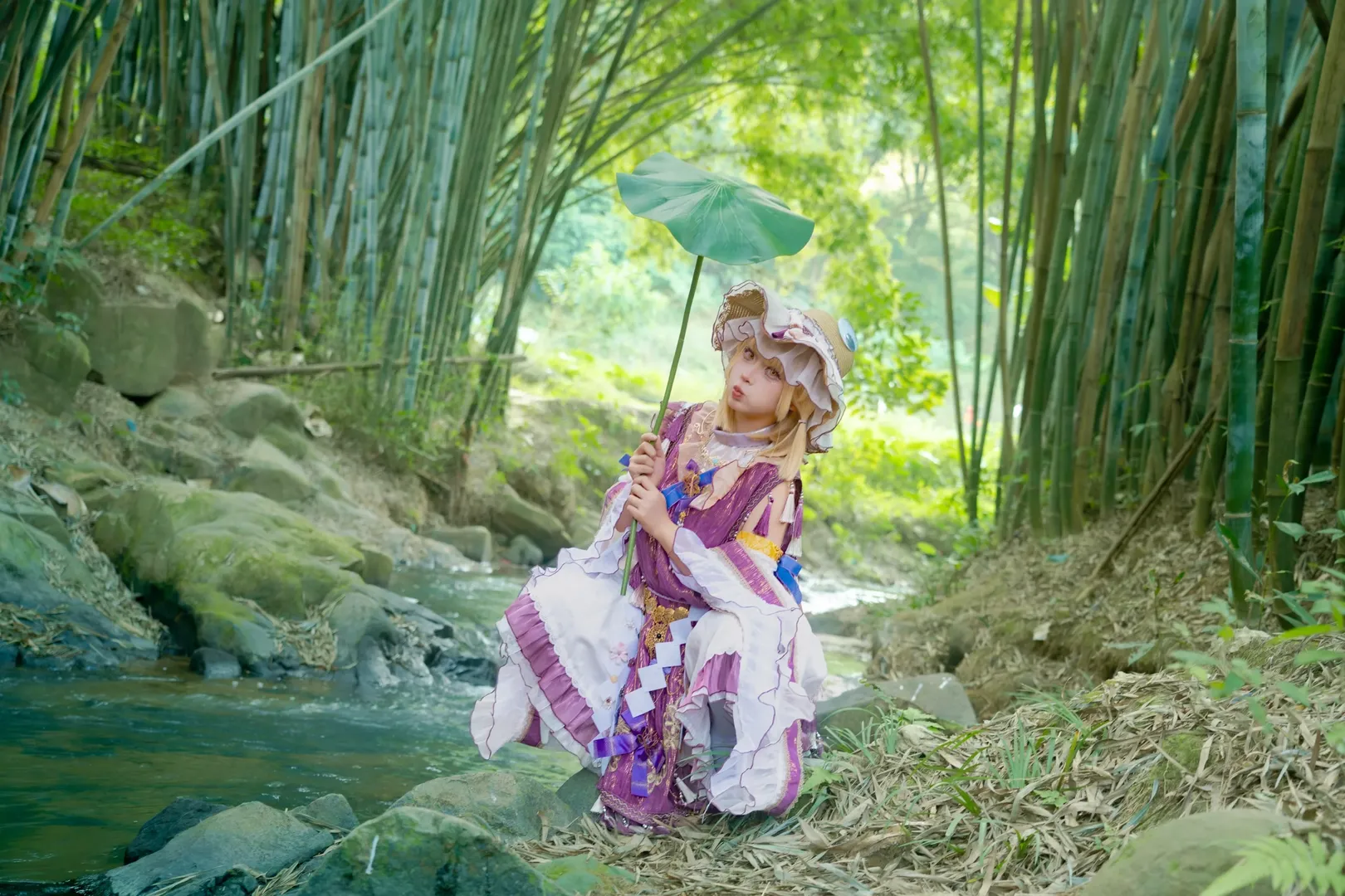 東方Project, 洩矢諏訪子 コスプレ, 竹林でのロケーション撮影, 蓮の葉の小道具コスプレ, 渓流仙侠風 - 4枚目