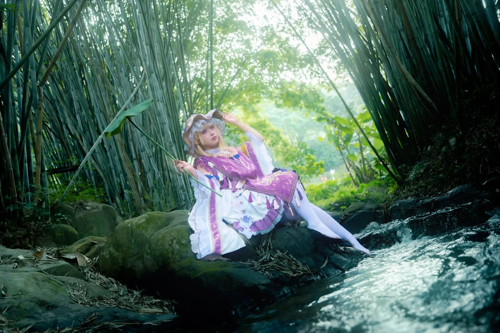 東方Project, 洩矢諏訪子 コスプレ, 竹林でのロケーション撮影, 蓮の葉の小道具コスプレ, 渓流仙侠風 - 5枚目