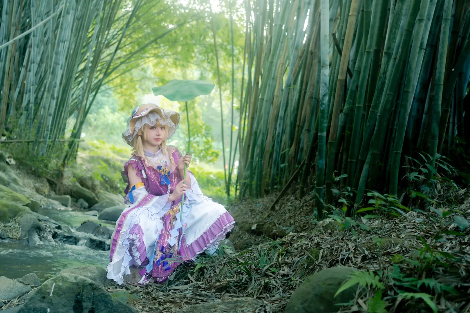 東方Project, 洩矢諏訪子 コスプレ, 竹林でのロケーション撮影, 蓮の葉の小道具コスプレ, 渓流仙侠風 - 7枚目