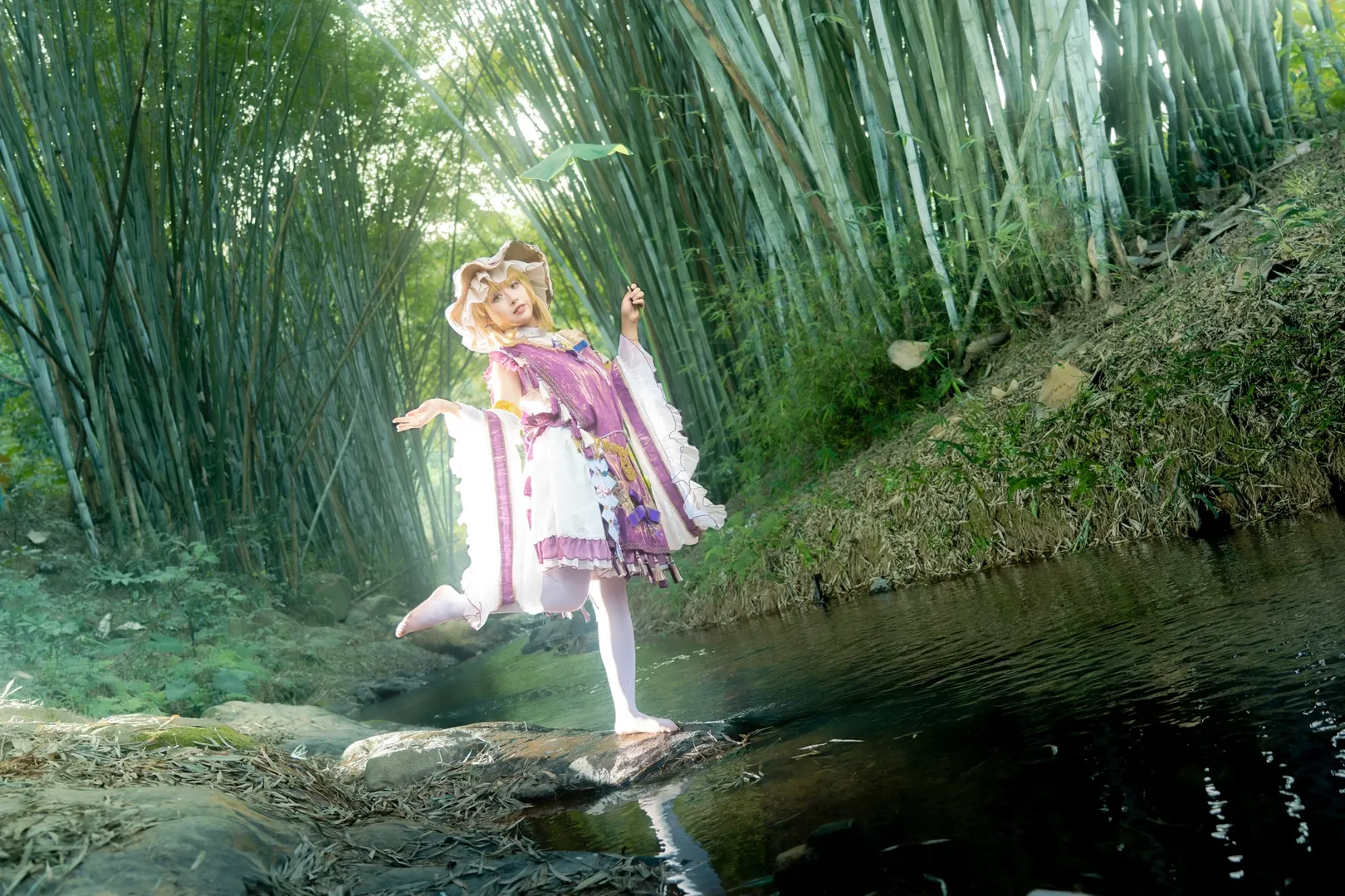 東方Project, 洩矢諏訪子 コスプレ, 竹林でのロケーション撮影, 蓮の葉の小道具コスプレ, 渓流仙侠風 - 8枚目