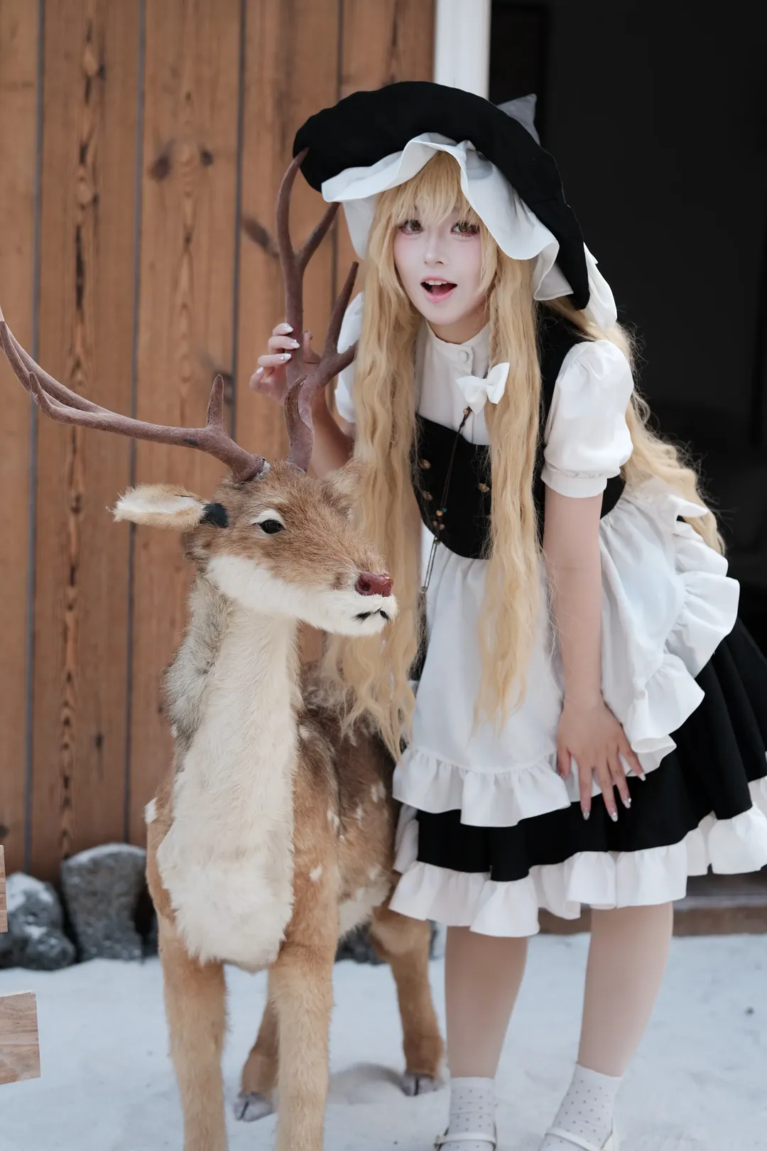 Touhou Project, Cosplay photoshoot, Marisa Kirisame cosplay, Maid outfit, Snow scene