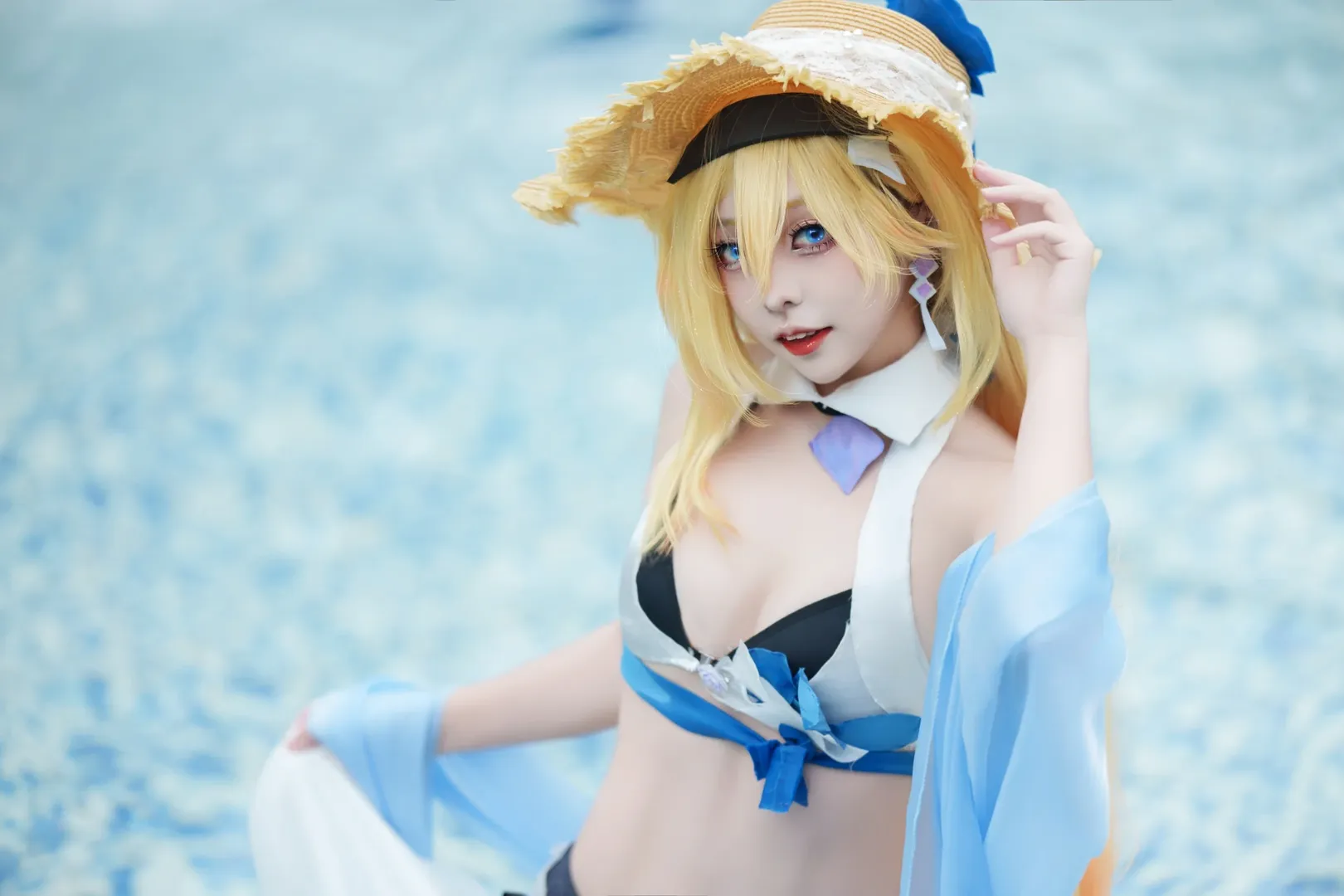 崩坏3, 二次元cosplay, 幽兰黛尔cos, 夏日泳装, 泳池拍照