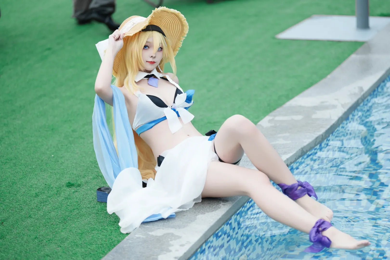 崩坏3, 二次元cosplay, 幽兰黛尔cos, 夏日泳装, 泳池拍照 - 第3张