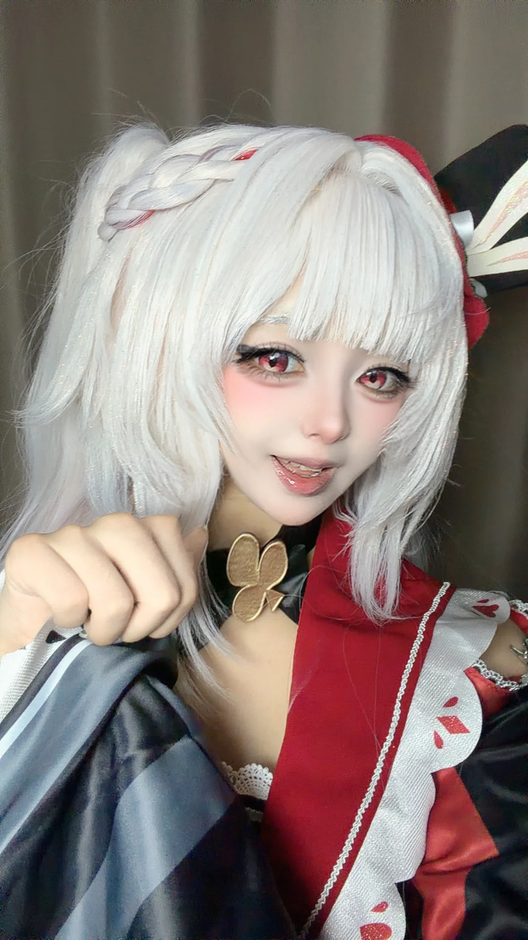 白发红瞳cos, cosplay美瞳分享, 精致妆造, 编发假发, 二次元cos日常