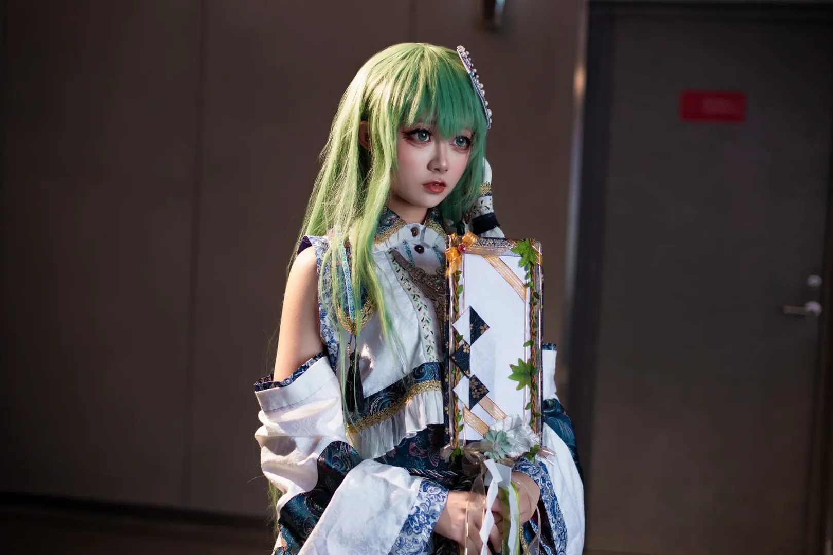 東方Project, 巫女コス, 東風谷早苗 コスプレ, アニメイベントの撮影ポーズ, 神楽鈴 - 11枚目