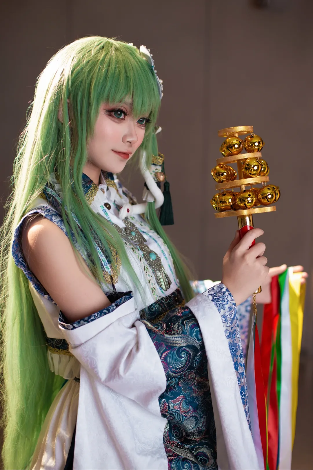 東方Project, 巫女コス, 東風谷早苗 コスプレ, アニメイベントの撮影ポーズ, 神楽鈴 - 17枚目