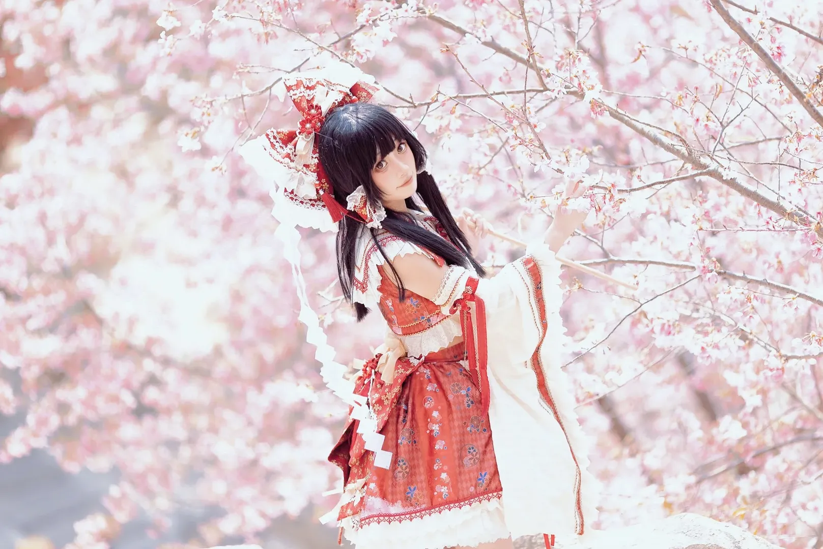 博丽灵梦cos, 东方project, 二次元cosplay, 外景摄影, 樱花季 - 第2张