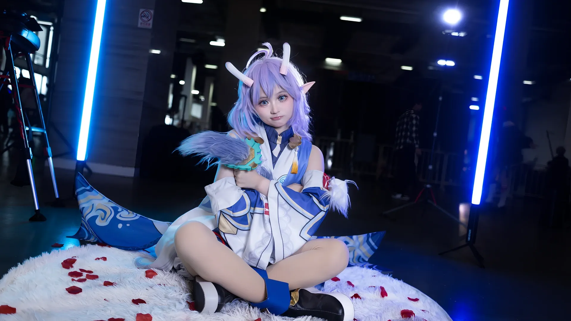 Cosplay, Character accuracy, Honkai: Star Rail, Bailu cosplay, Sitting pose reference - Image 6