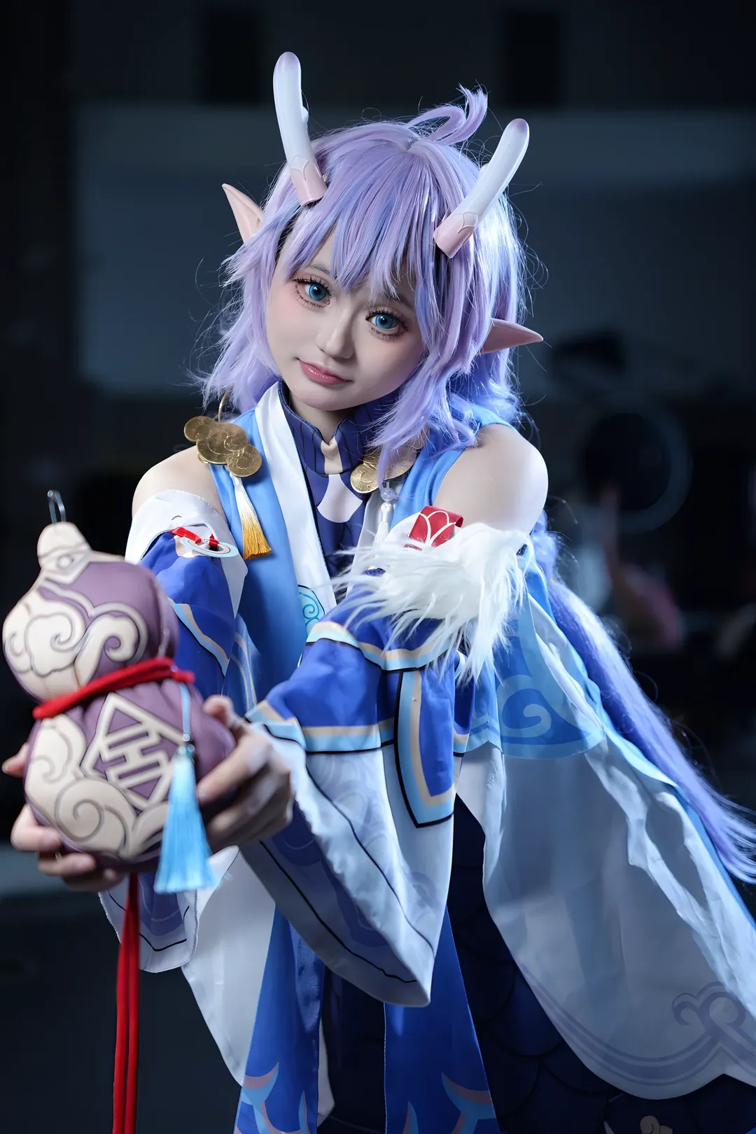 Convention photo, Honkai: Star Rail, Pose reference, Bailu cosplay, Standing pose reference