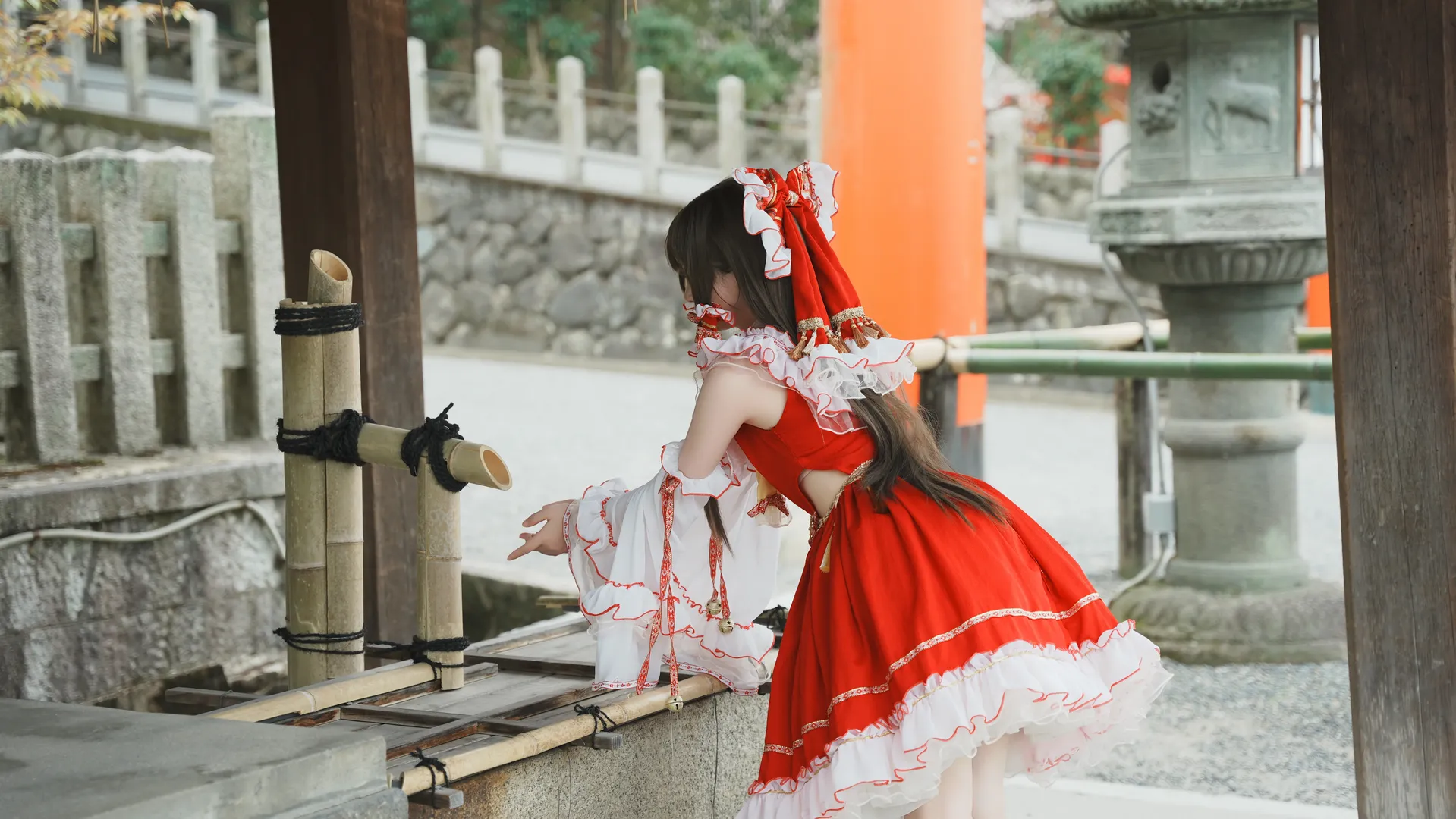 Character accuracy, Reimu Hakurei Cosplay, Touhou Project, Japanese-style shrine, Eastern aesthetics - Image 2