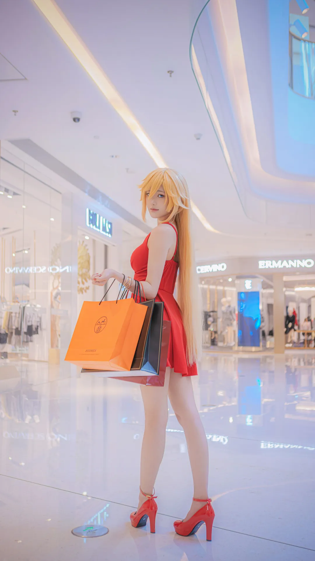 二次元cosplay, 吊带袜天使, P姐cos, 红裙穿搭, 商场街拍