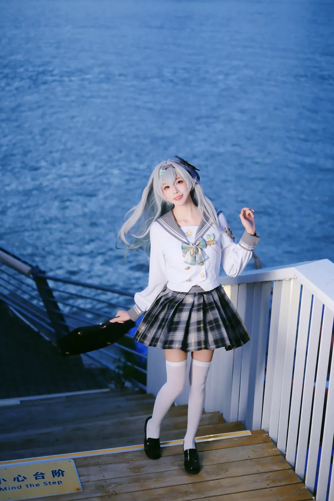 崩坏星穹铁道, 流萤cos, JK制服, 蓝调时刻, 滨江外景 - 第3张
