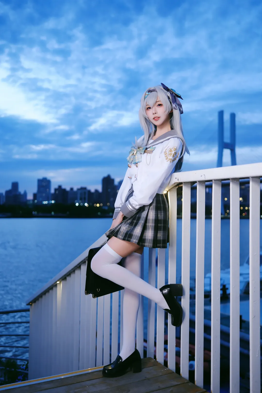 崩坏星穹铁道, 流萤cos, JK制服, 蓝调时刻, 滨江外景 - 第4张