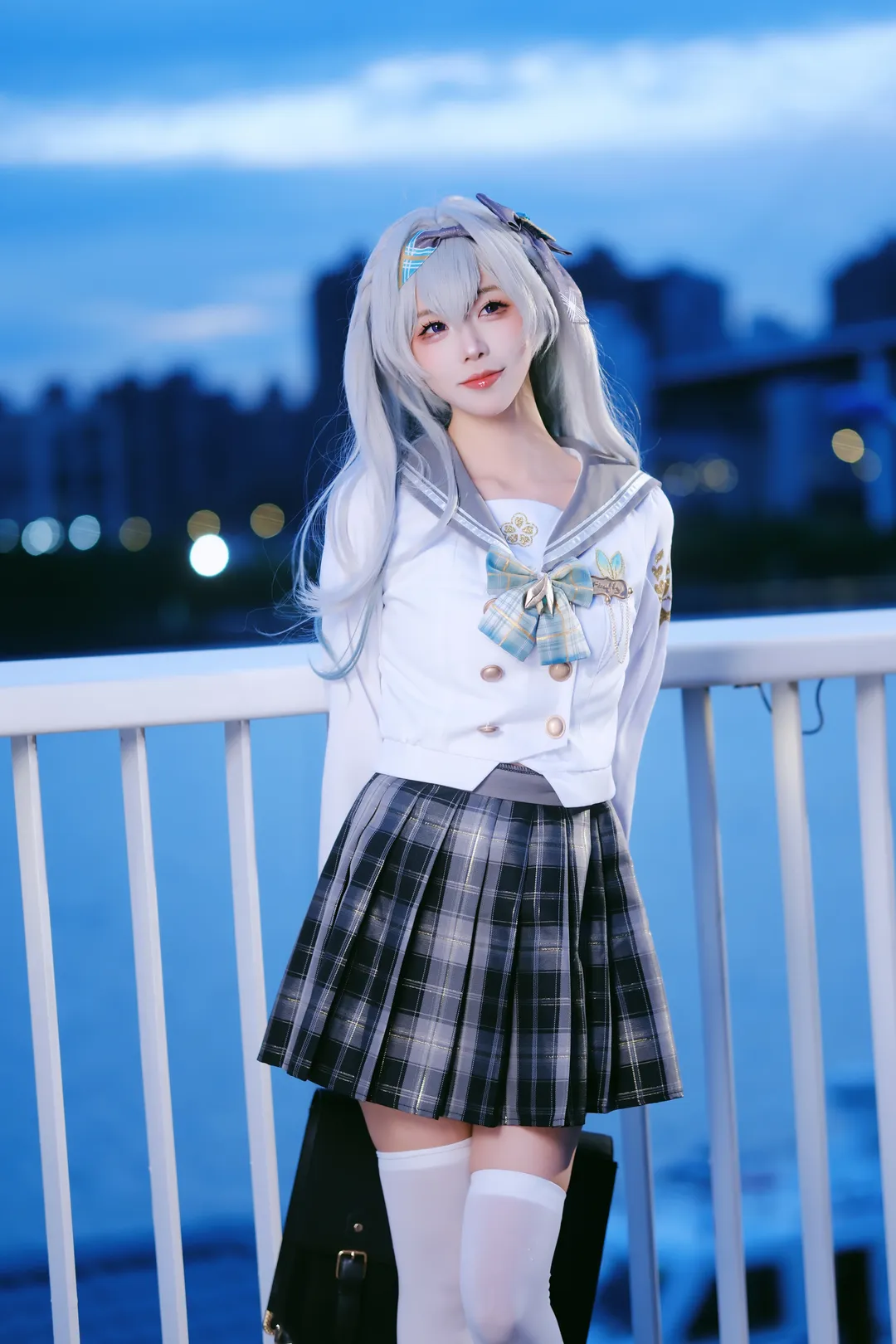 崩坏星穹铁道, 流萤cos, JK制服, 蓝调时刻, 滨江外景 - 第5张
