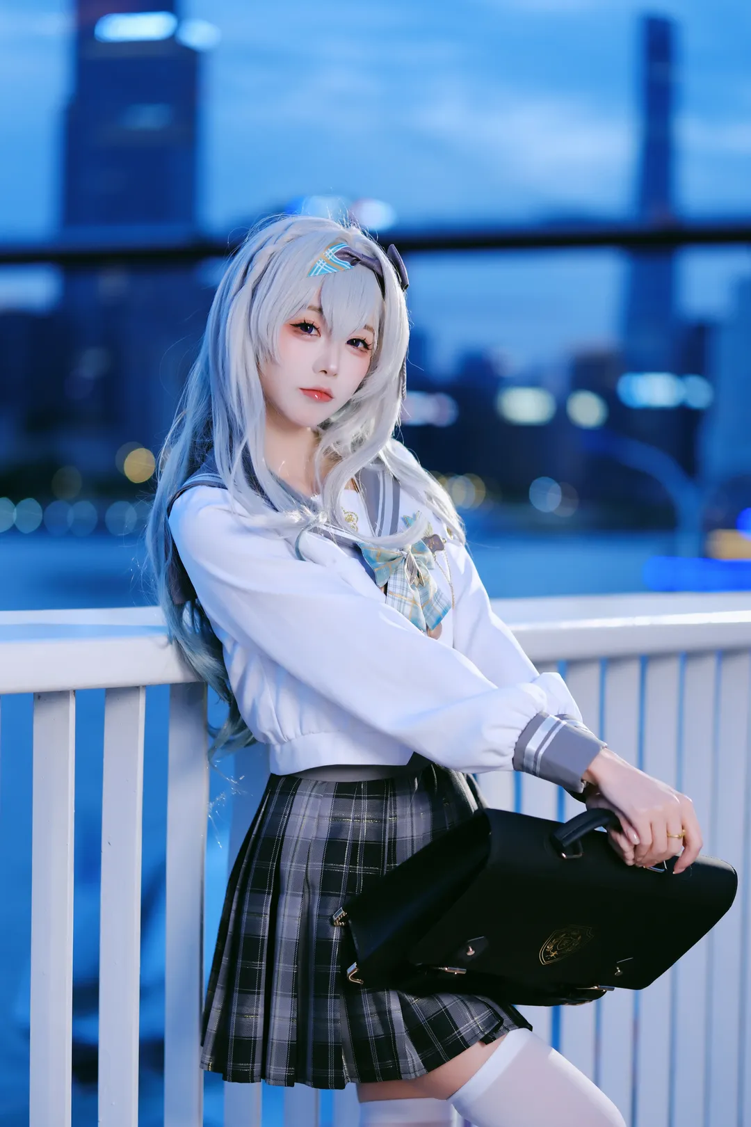 崩坏星穹铁道, 流萤cos, JK制服, 蓝调时刻, 滨江外景 - 第6张