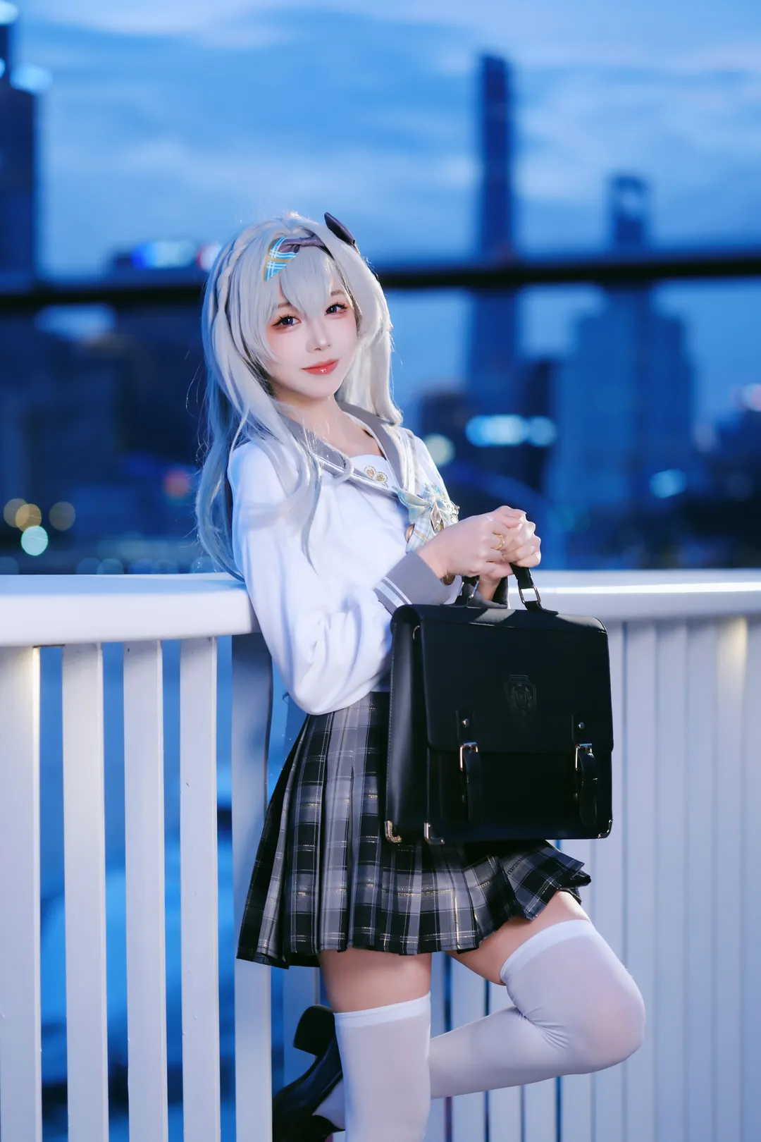 崩坏星穹铁道, 流萤cos, JK制服, 蓝调时刻, 滨江外景 - 第7张