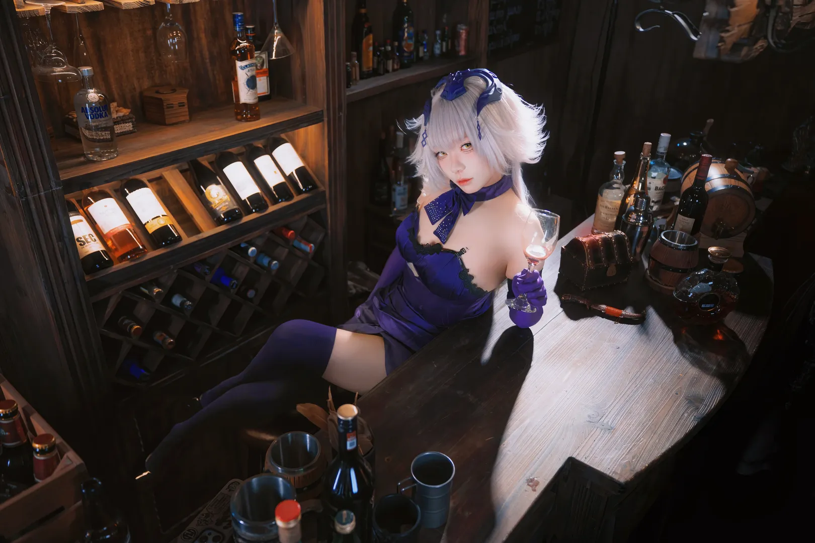 ジャンヌ・ダルク（オルタ）コスプレ, Fate/Grand Order, 酔いジャンヌ, スタジオ撮影, アルコール感 - 2枚目