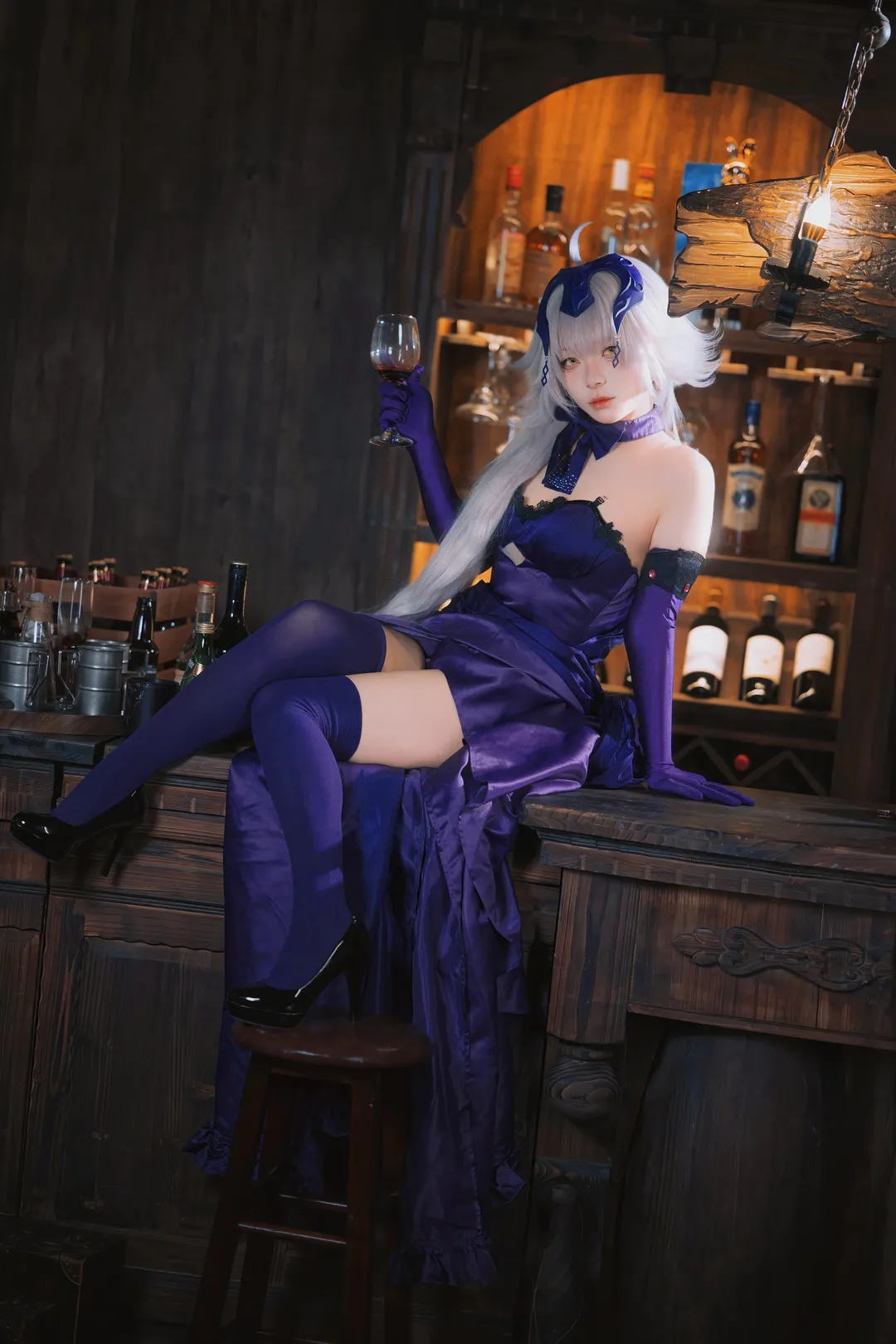 ジャンヌ・ダルク（オルタ）コスプレ, Fate/Grand Order, 酔いジャンヌ, スタジオ撮影, アルコール感 - 5枚目