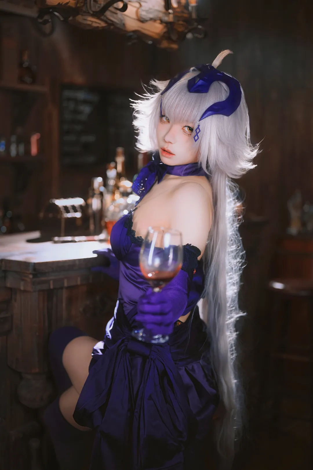 ジャンヌ・ダルク（オルタ）コスプレ, Fate/Grand Order, 酔いジャンヌ, スタジオ撮影, アルコール感 - 6枚目