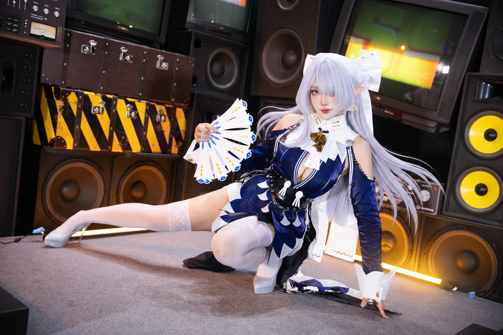 ゼンレスゾーンゼロ, 白髪エルフ, ヴェリナコスプレ, 扇子のスタイル, スタジオコスプレ - 2枚目